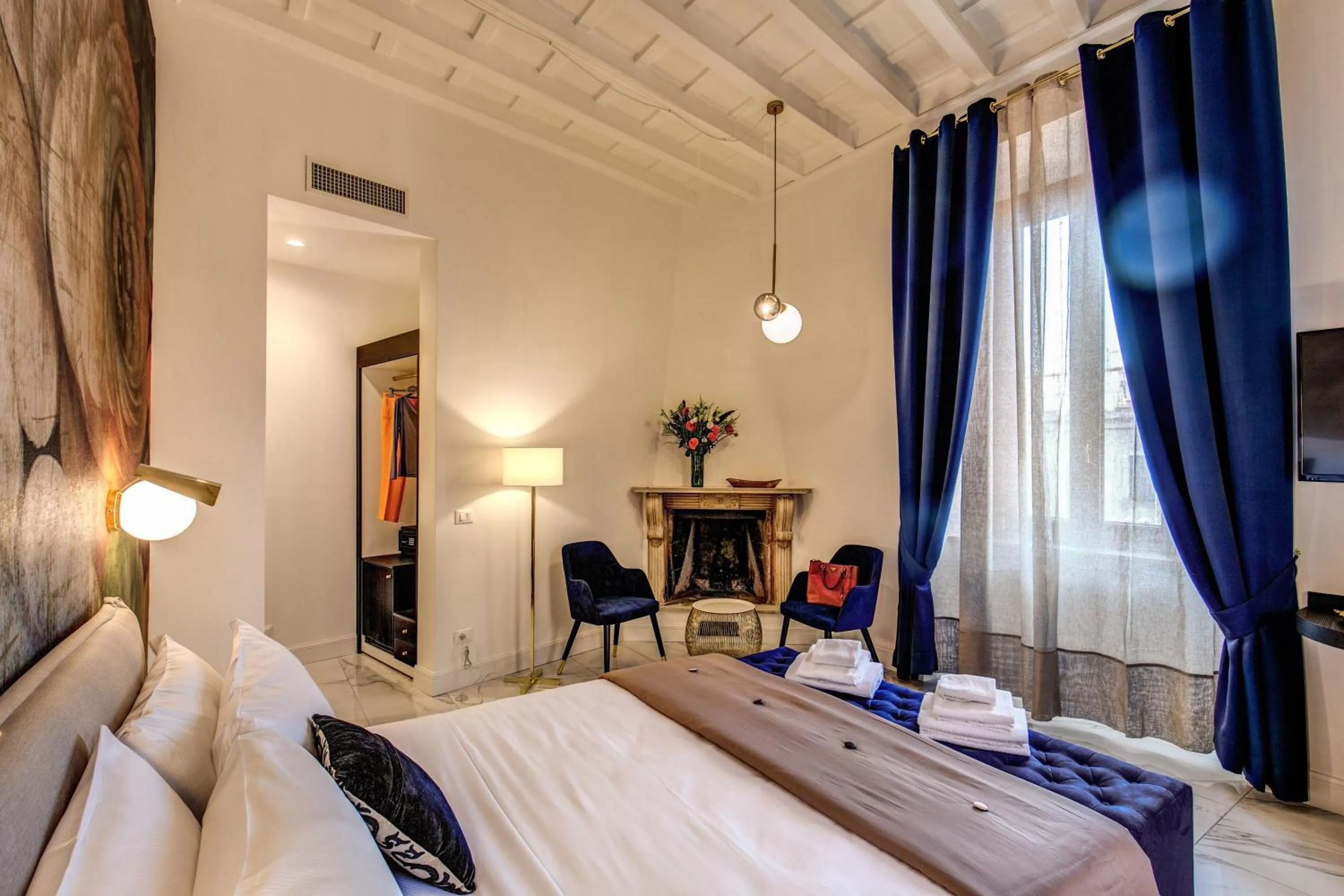 Bedroom, Bed in Little Queen Pantheon