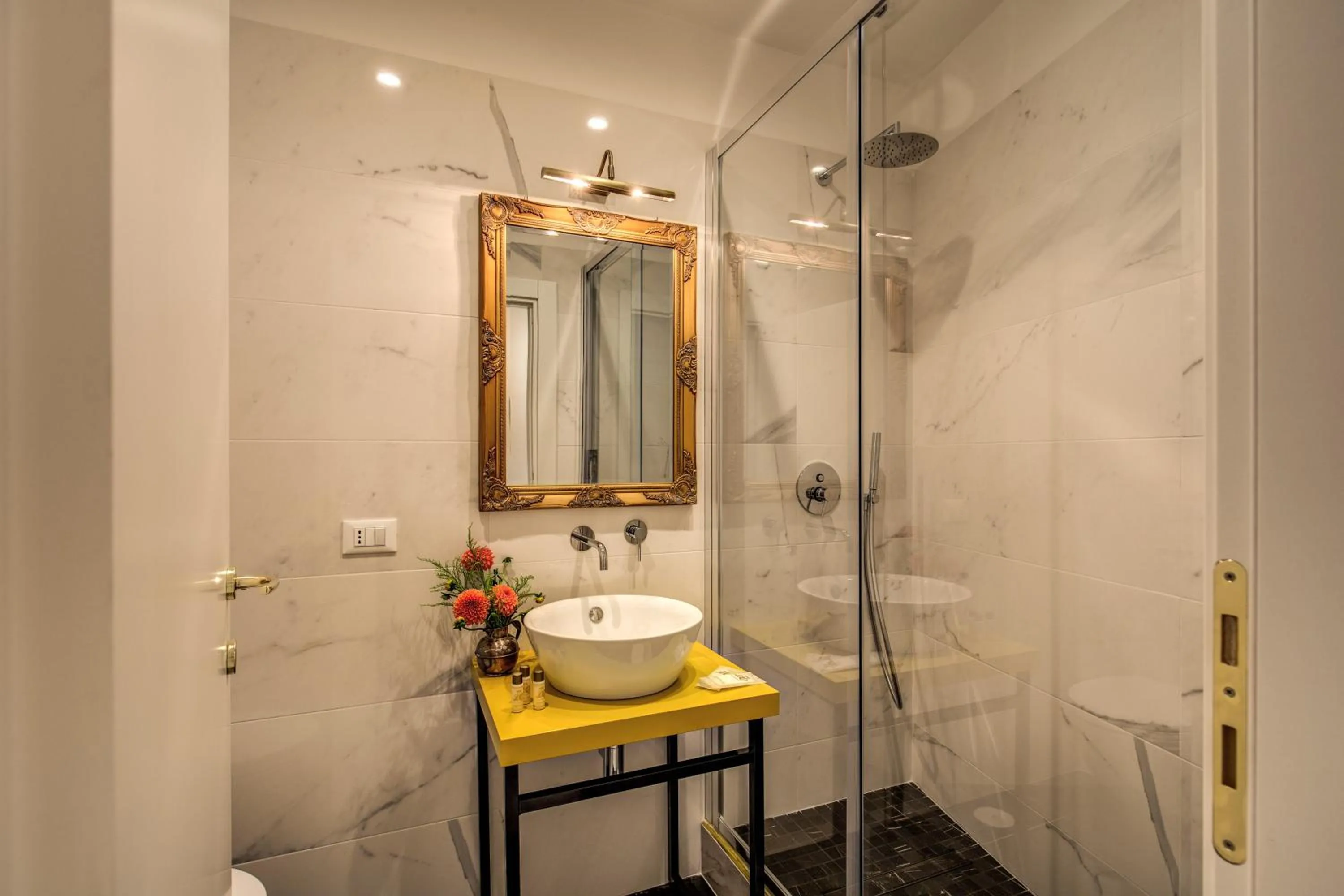 Shower in Little Queen Pantheon