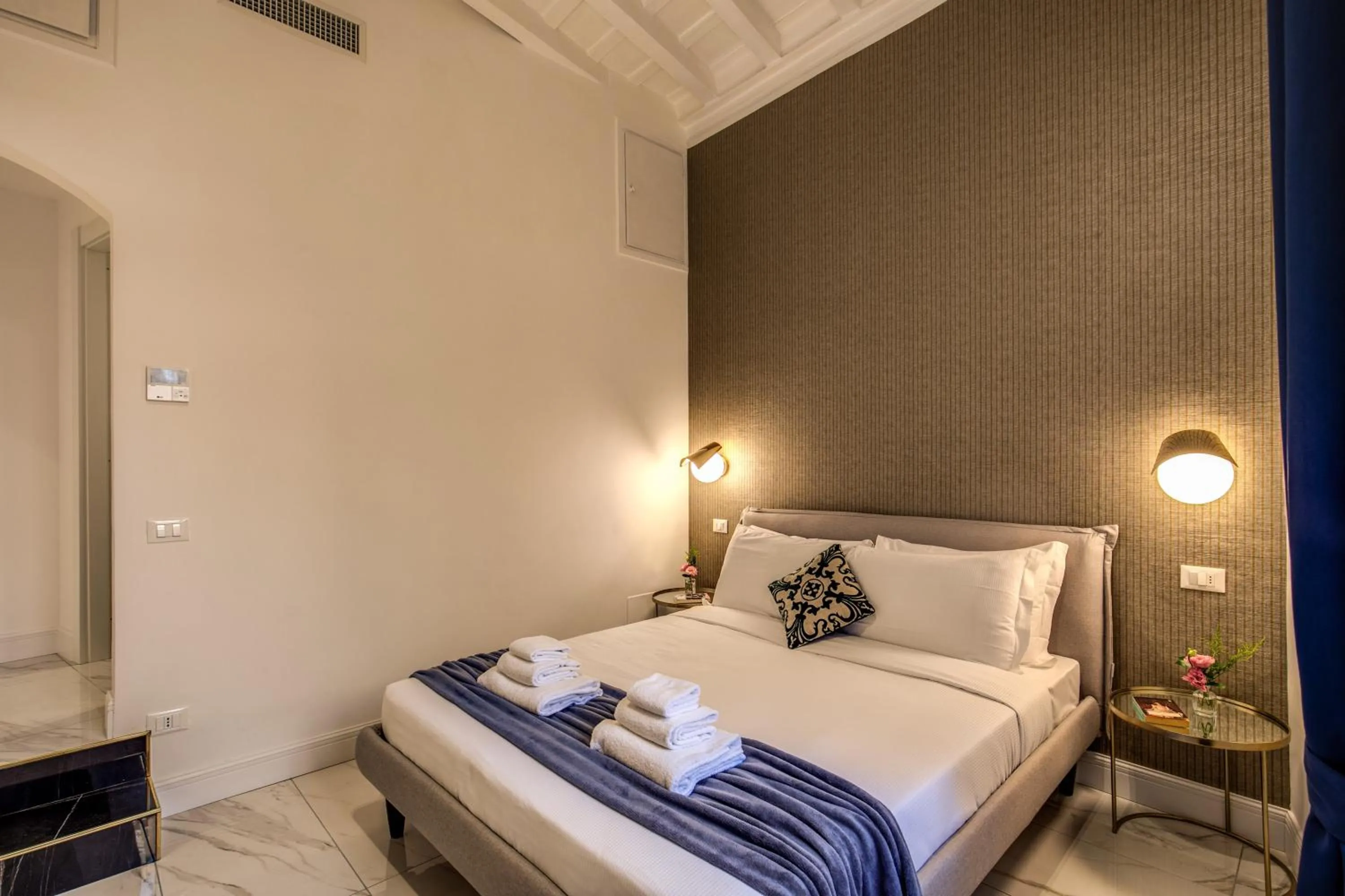 Bedroom, Bed in Little Queen Pantheon