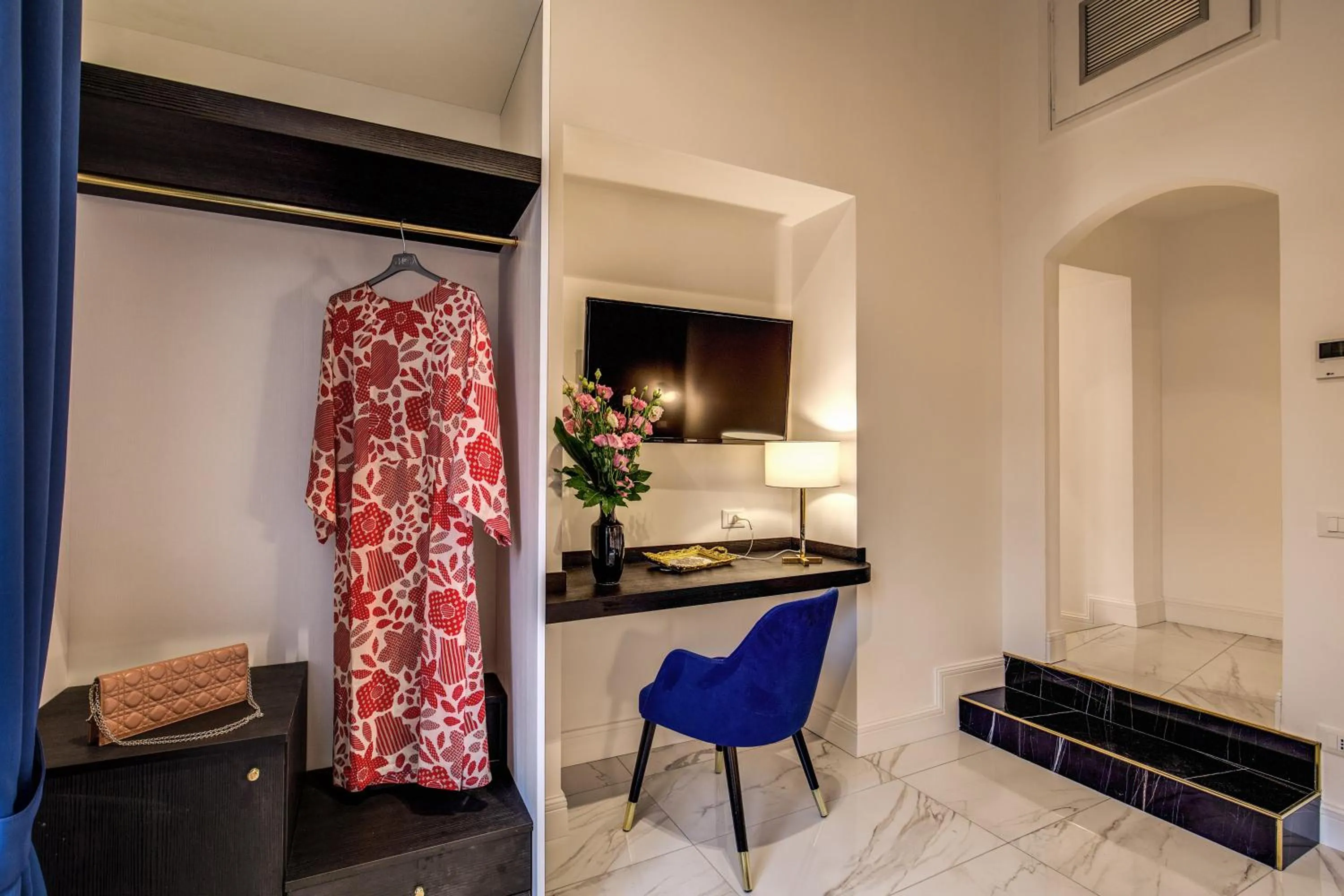 Bedroom in Little Queen Pantheon