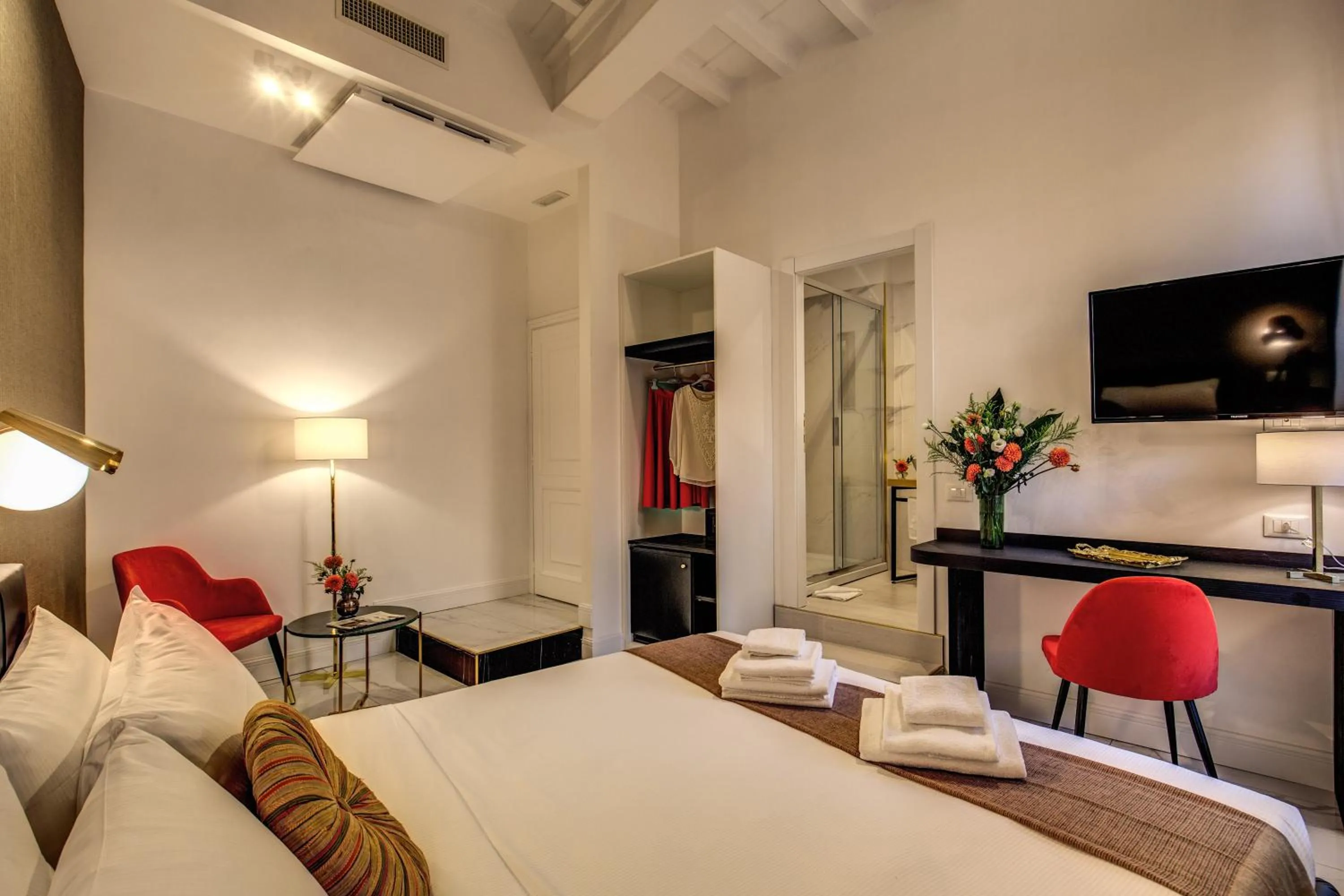 Bedroom, Bed in Little Queen Pantheon