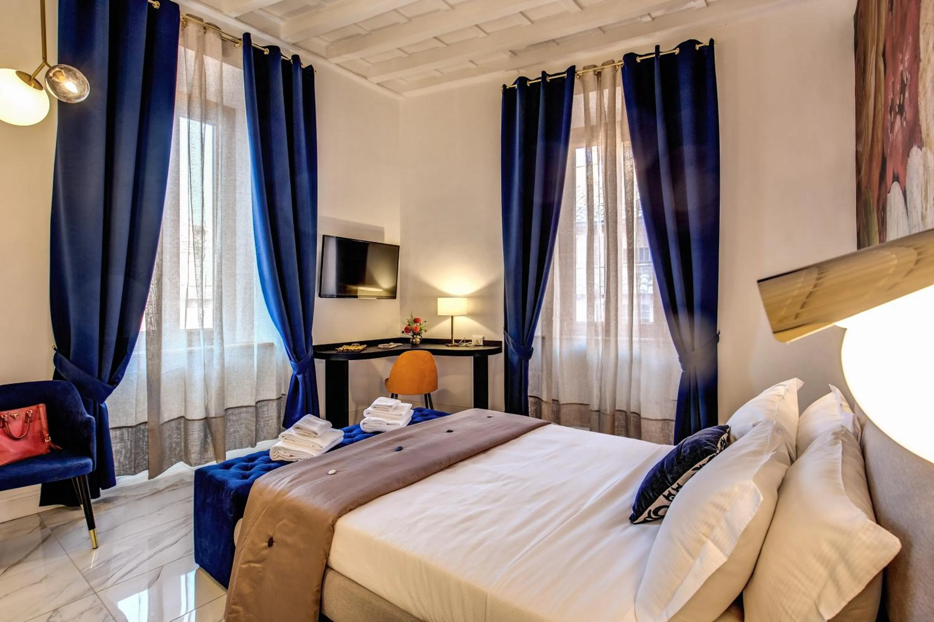 Bedroom, Bed in Little Queen Pantheon