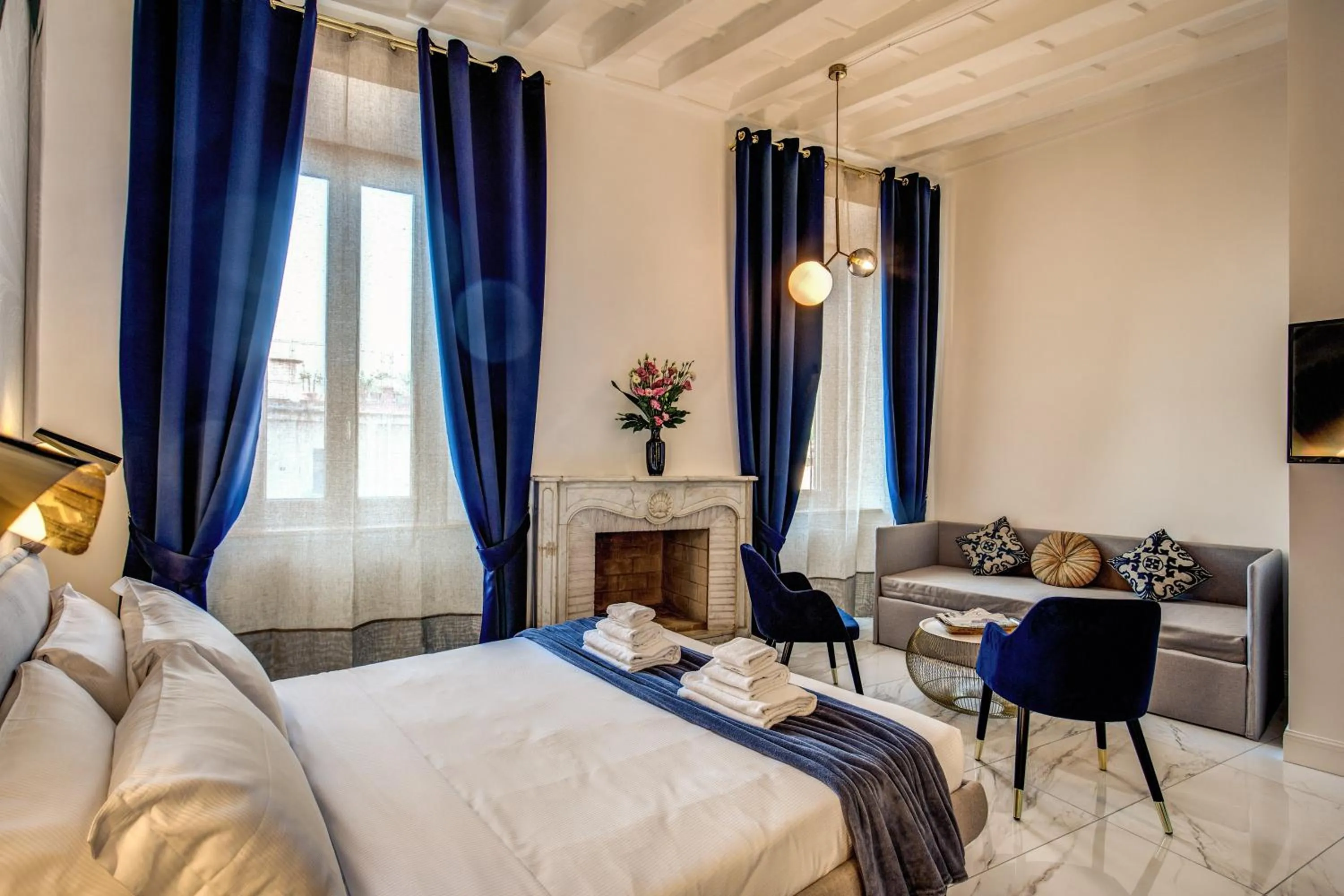 Bedroom, Bed in Little Queen Pantheon