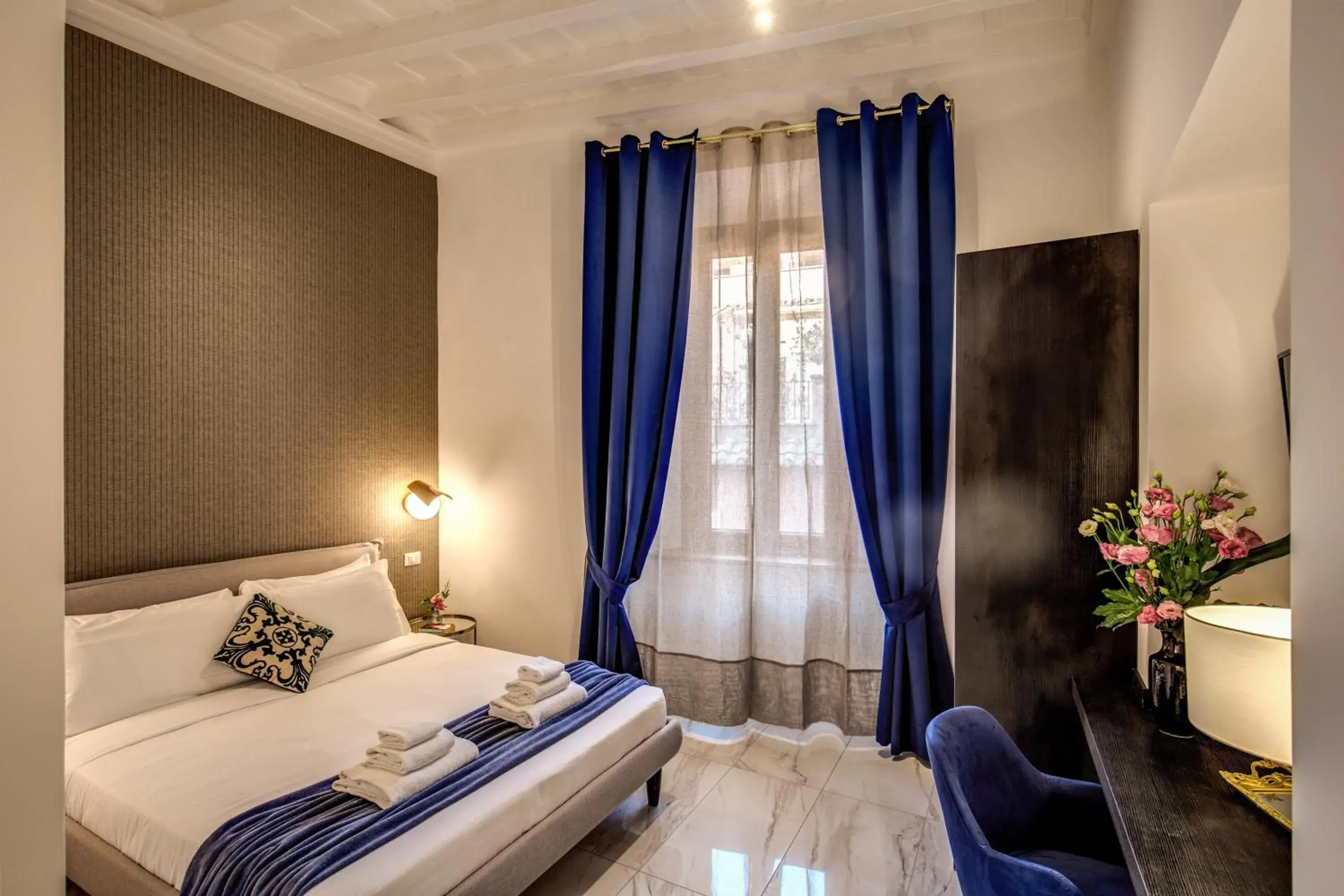 Deluxe Room in Little Queen Pantheon Deluxe Room in Little Queen Pantheon