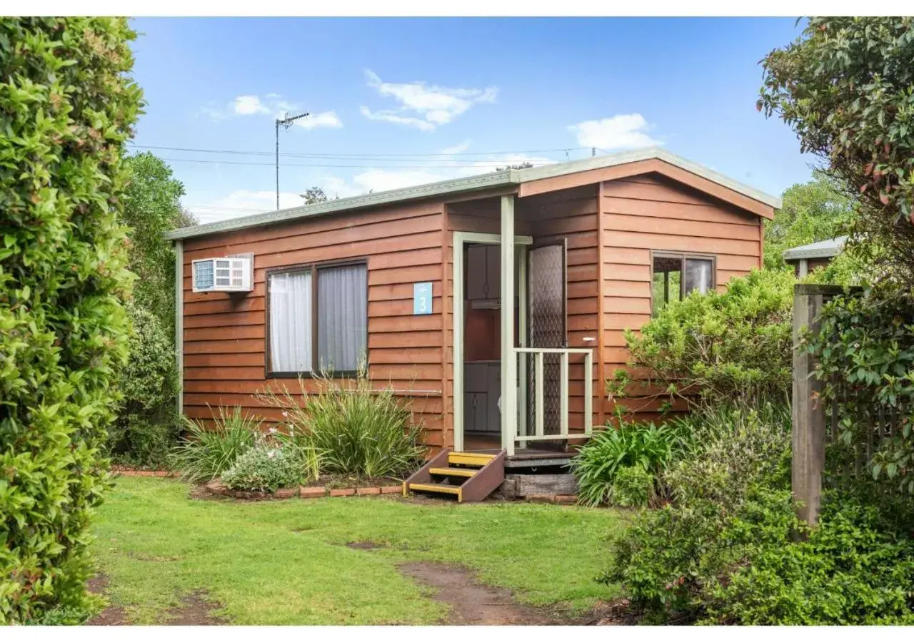 Budget Studio Cabin - Sleeps 2 in Discovery Parks - Warrnambool Budget Studio Cabin - Sleeps 2 in Discovery Parks - Warrnambool