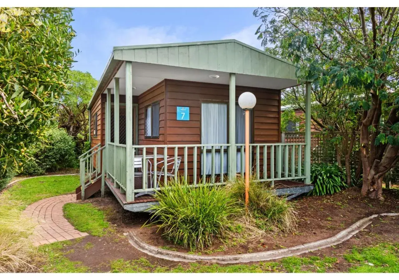 Budget 2 Bedroom Cabin - Sleeps 6 in Discovery Parks - Warrnambool Budget 2 Bedroom Cabin - Sleeps 6 in Discovery Parks - Warrnambool