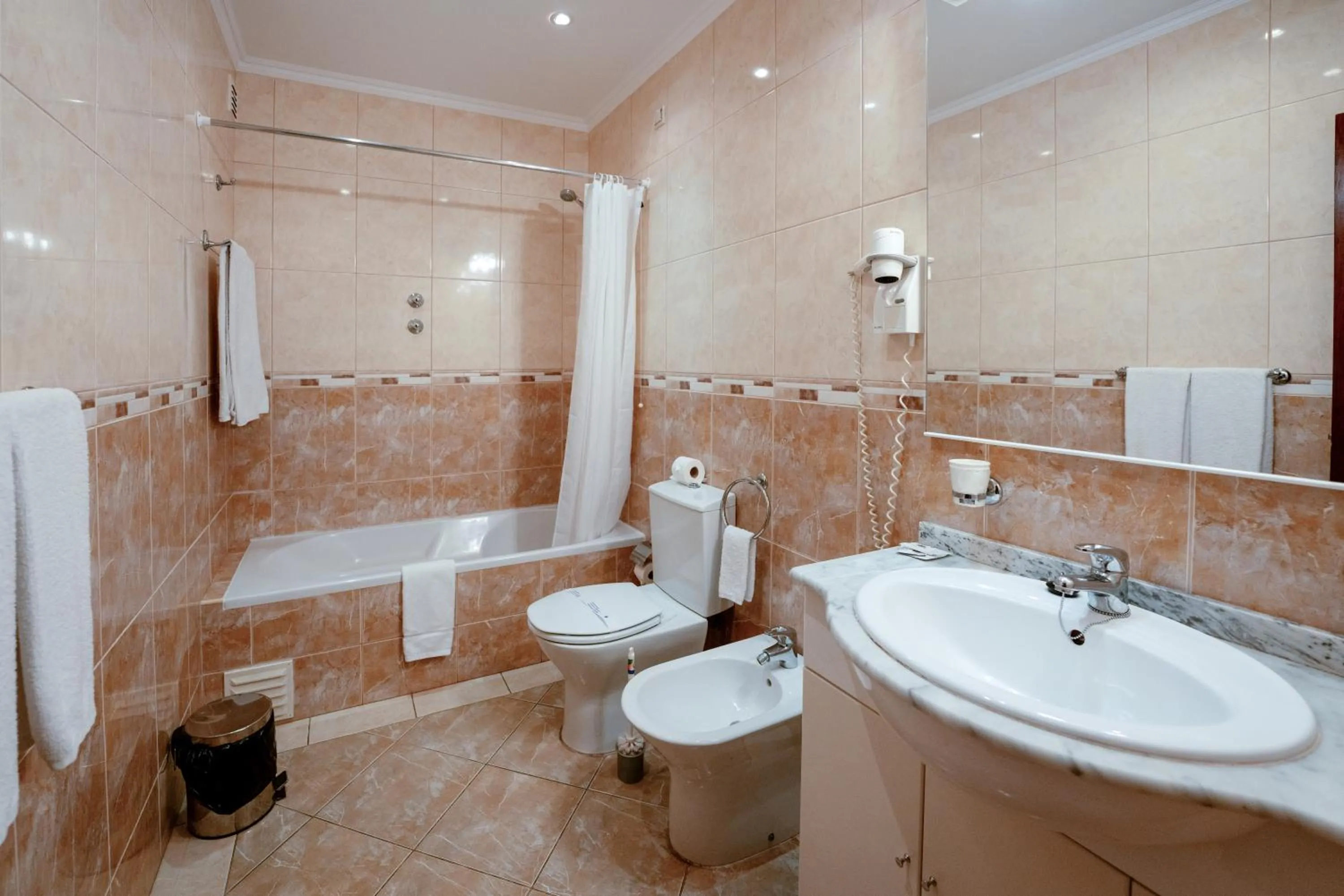 Bathroom in Hotel Avenida Praia