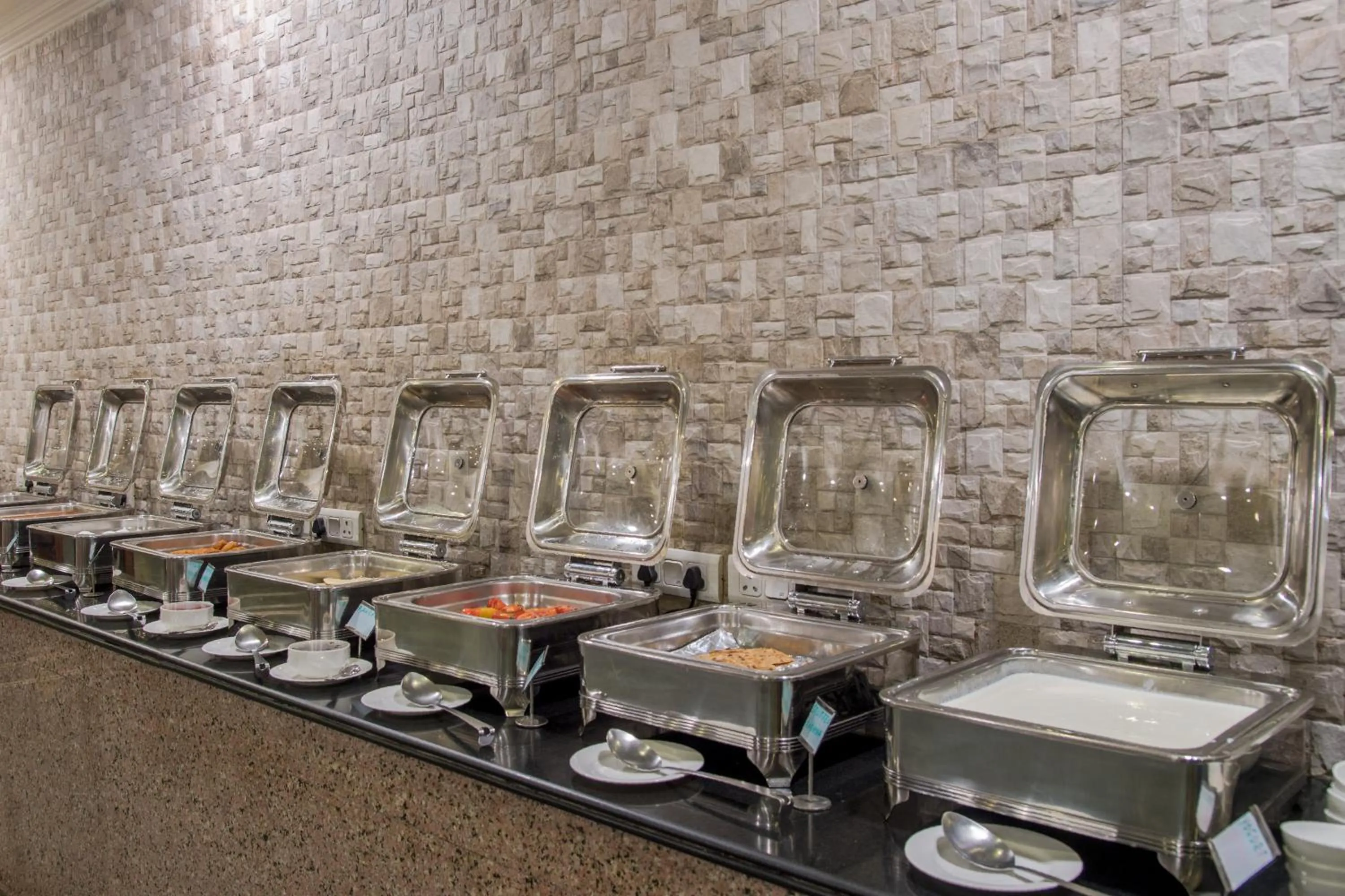 Restaurant/places to eat in Hotel Ranthambore Regency