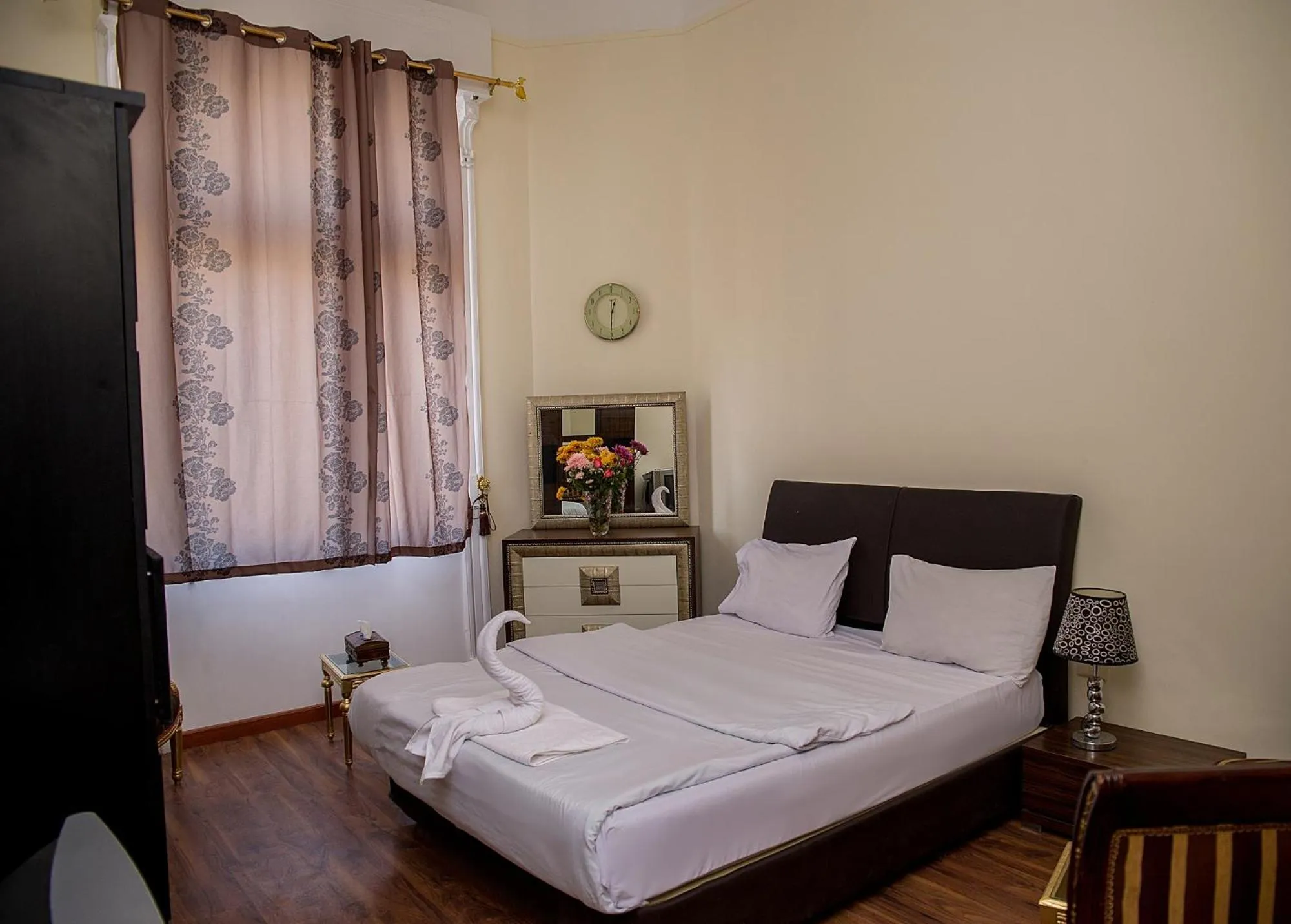 Bed in Hotel Grand Royal Cairo