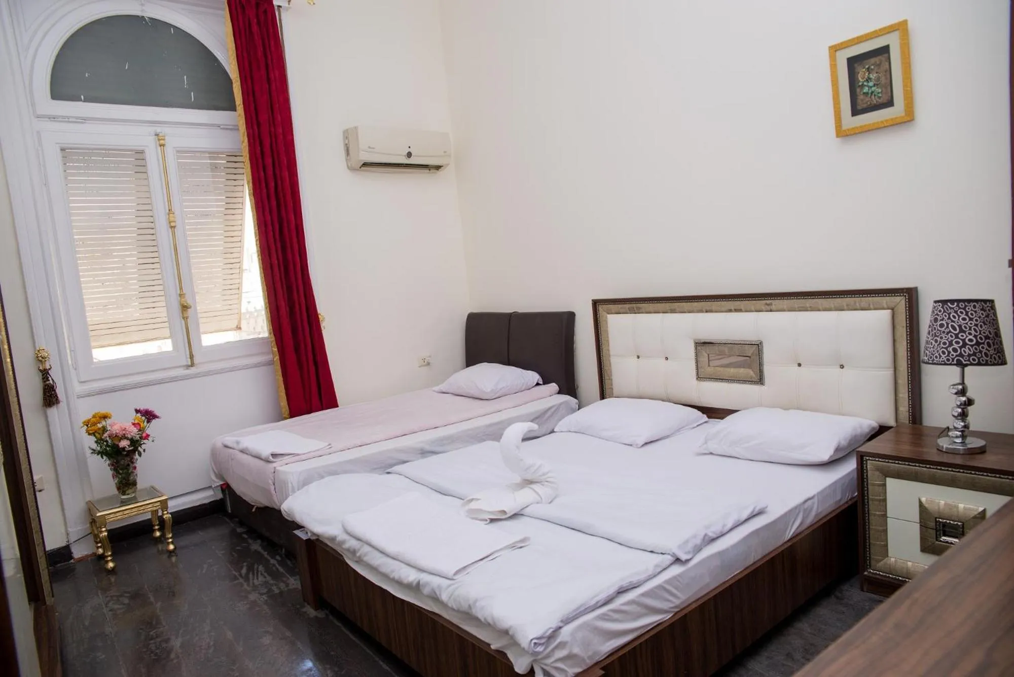 Bed in Hotel Grand Royal Cairo