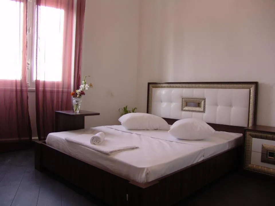 Bed in Hotel Grand Royal Cairo