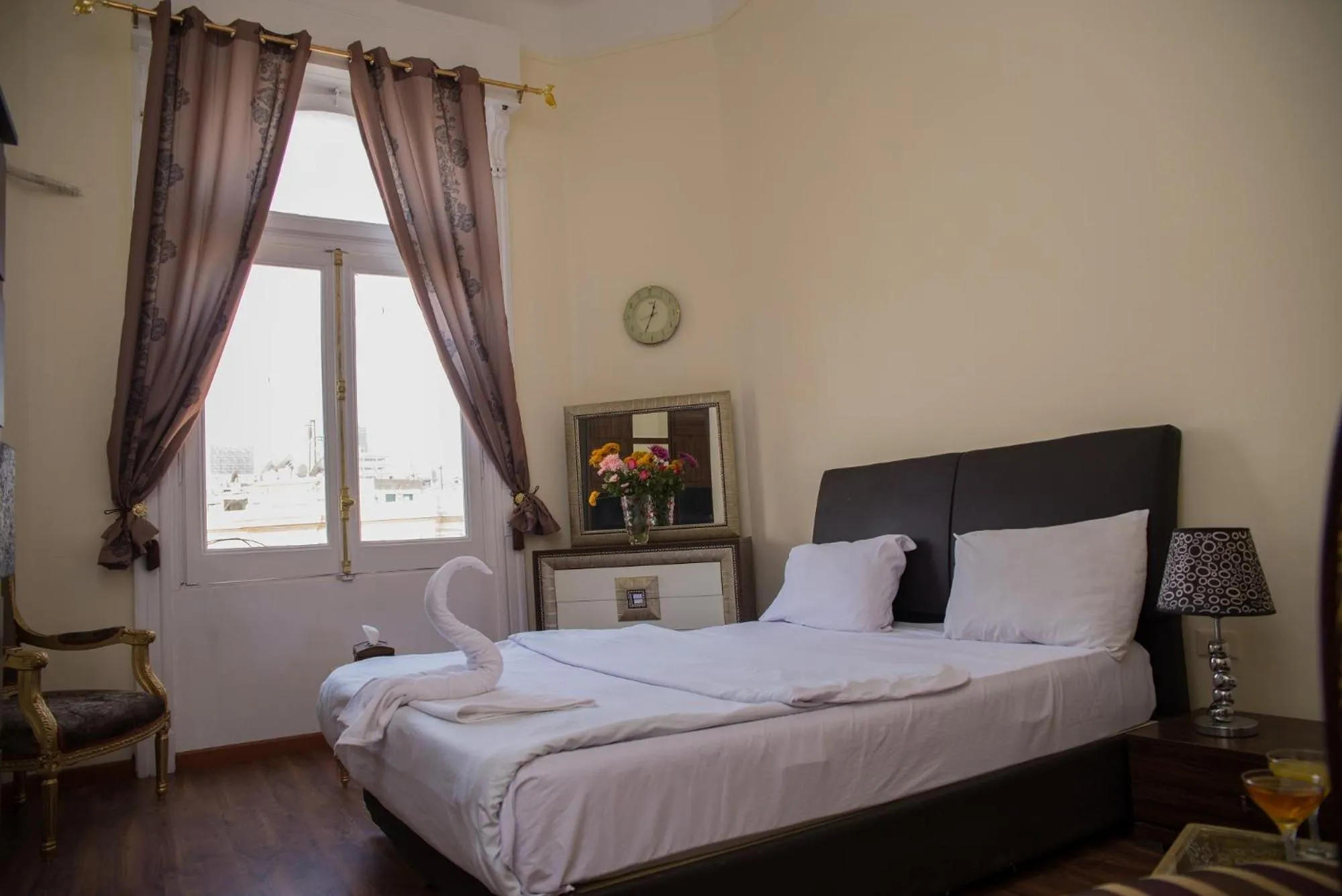 Bed in Hotel Grand Royal Cairo