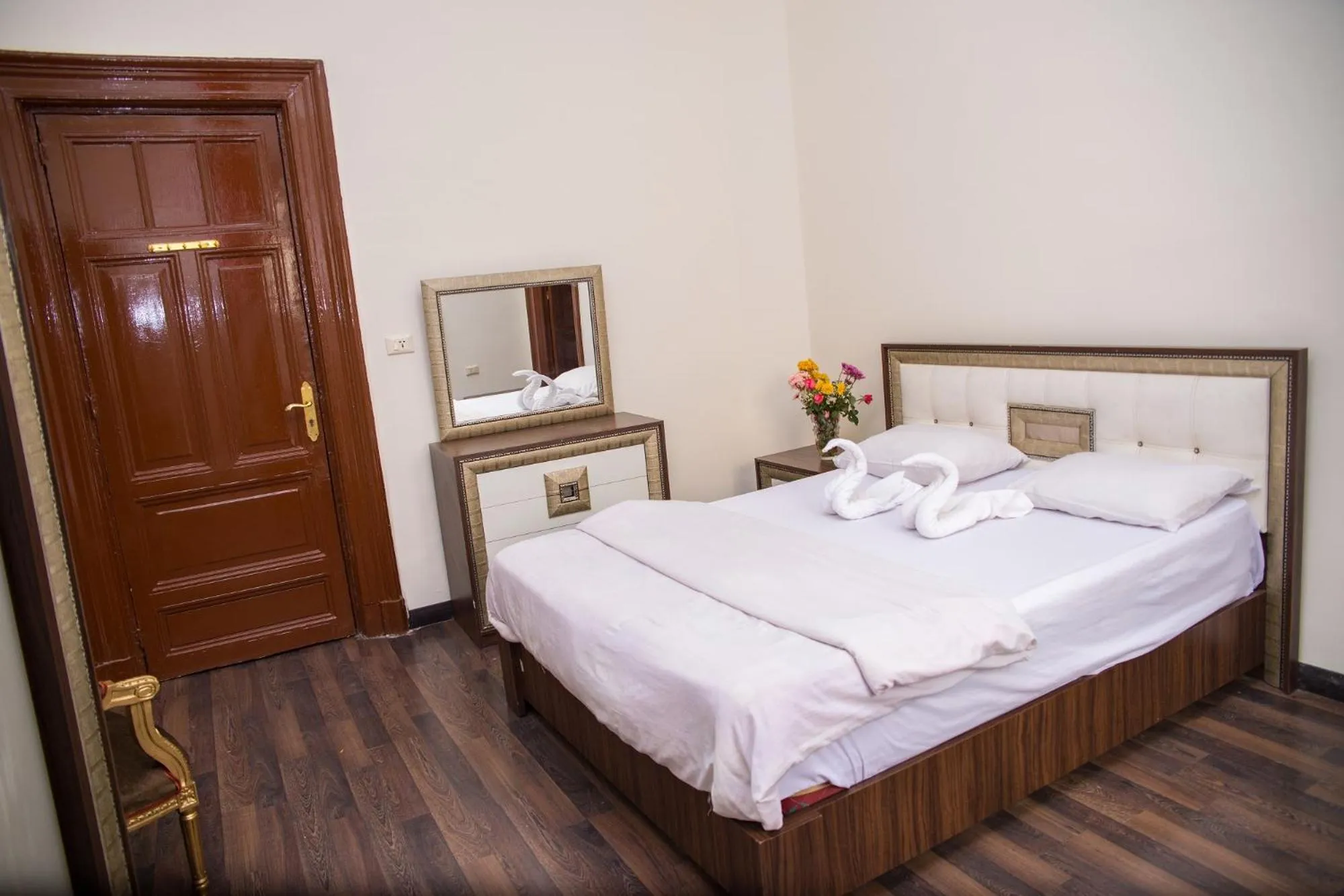 Bed in Hotel Grand Royal Cairo