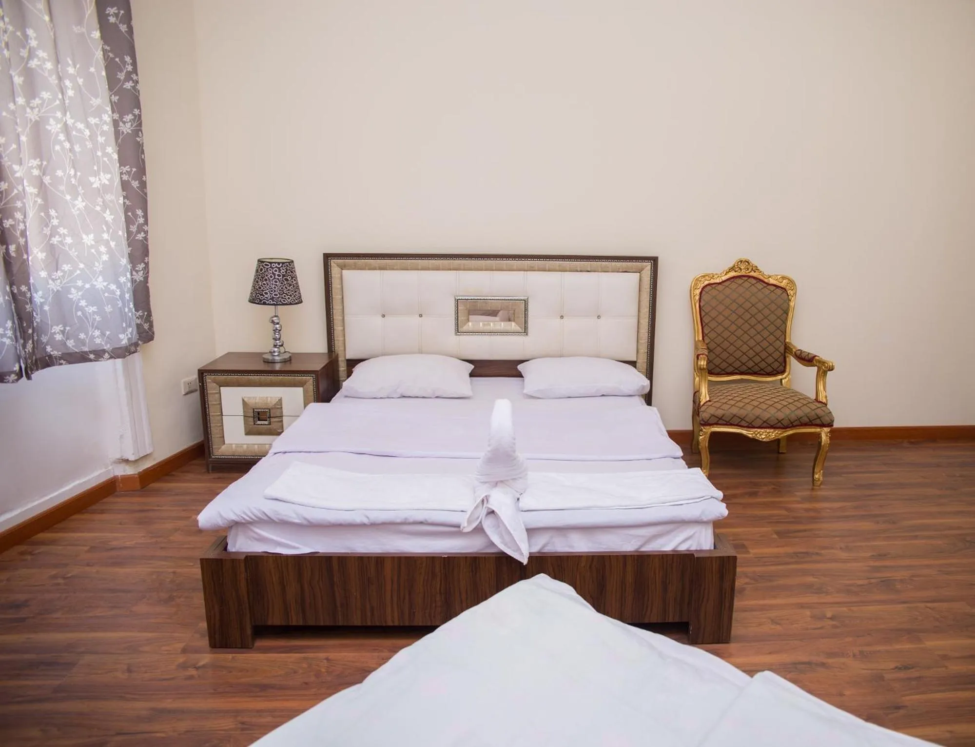 Bed in Hotel Grand Royal Cairo