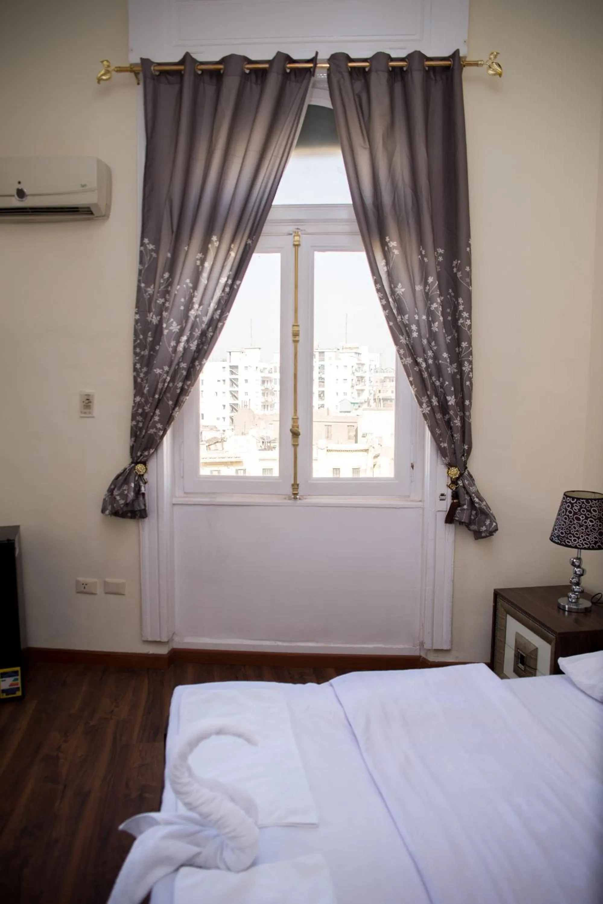 Bed in Hotel Grand Royal Cairo