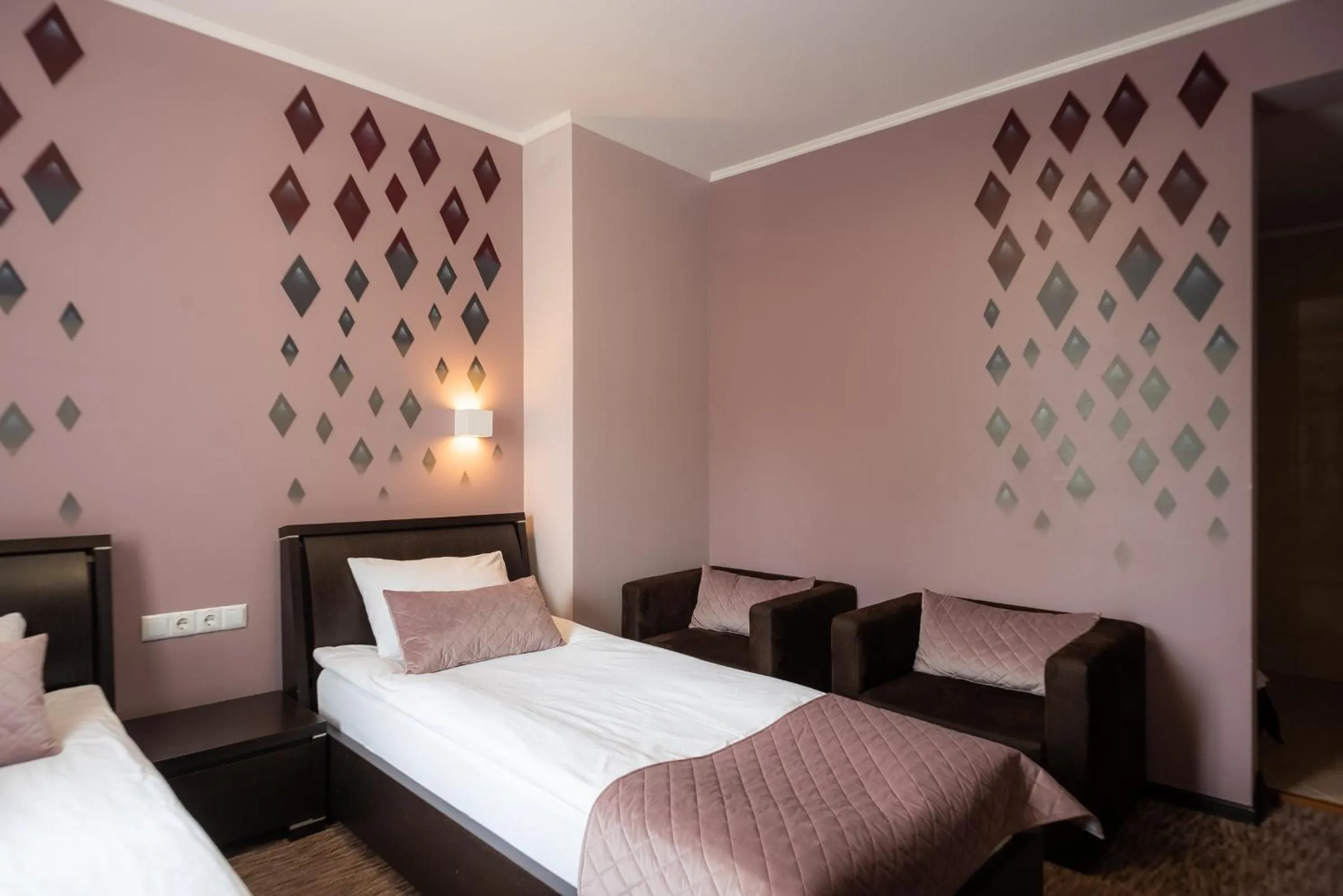 Twin Room - single occupancy in Rhombus Hotel