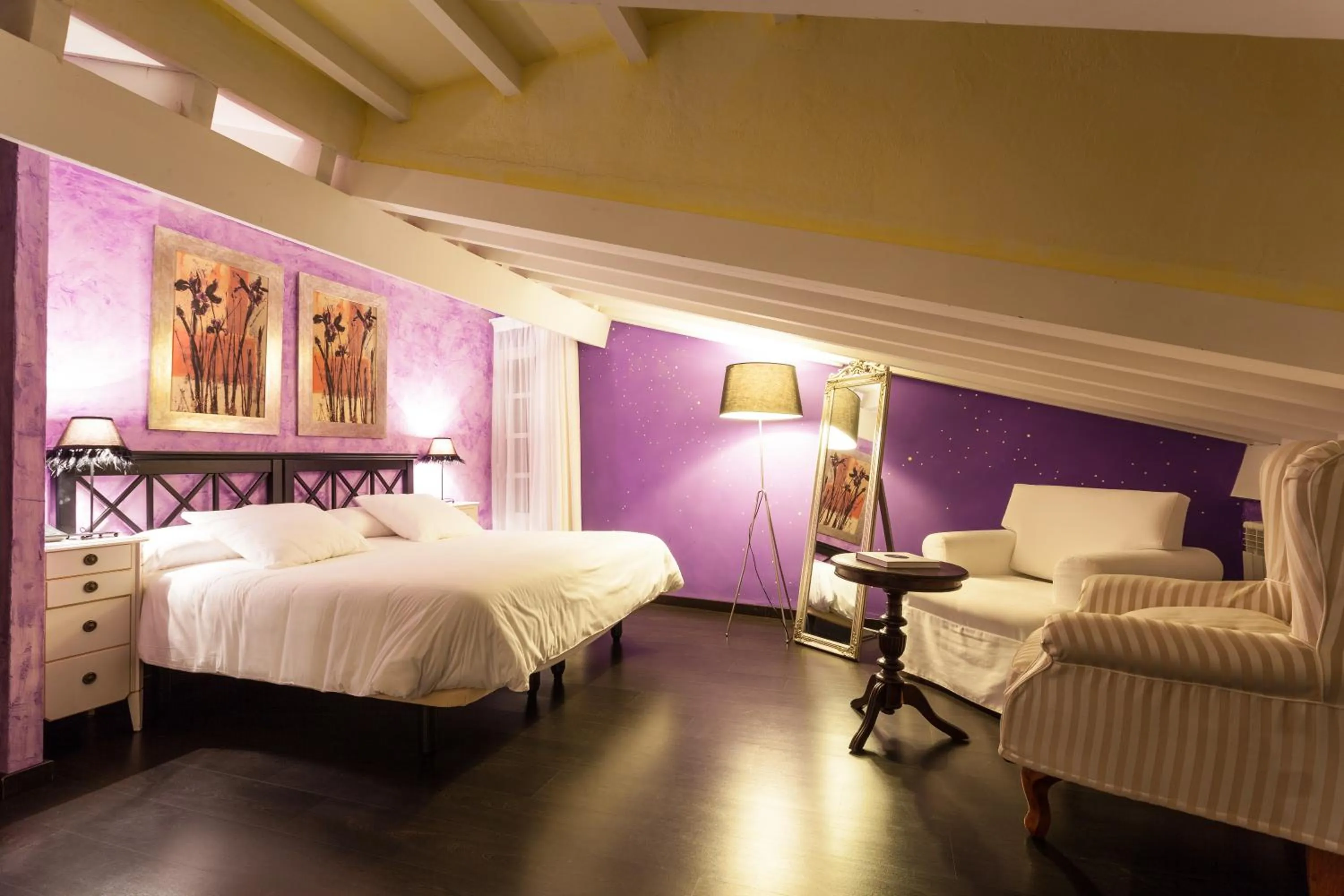 Photo of the whole room, Bed in El Bosque de La Anjana