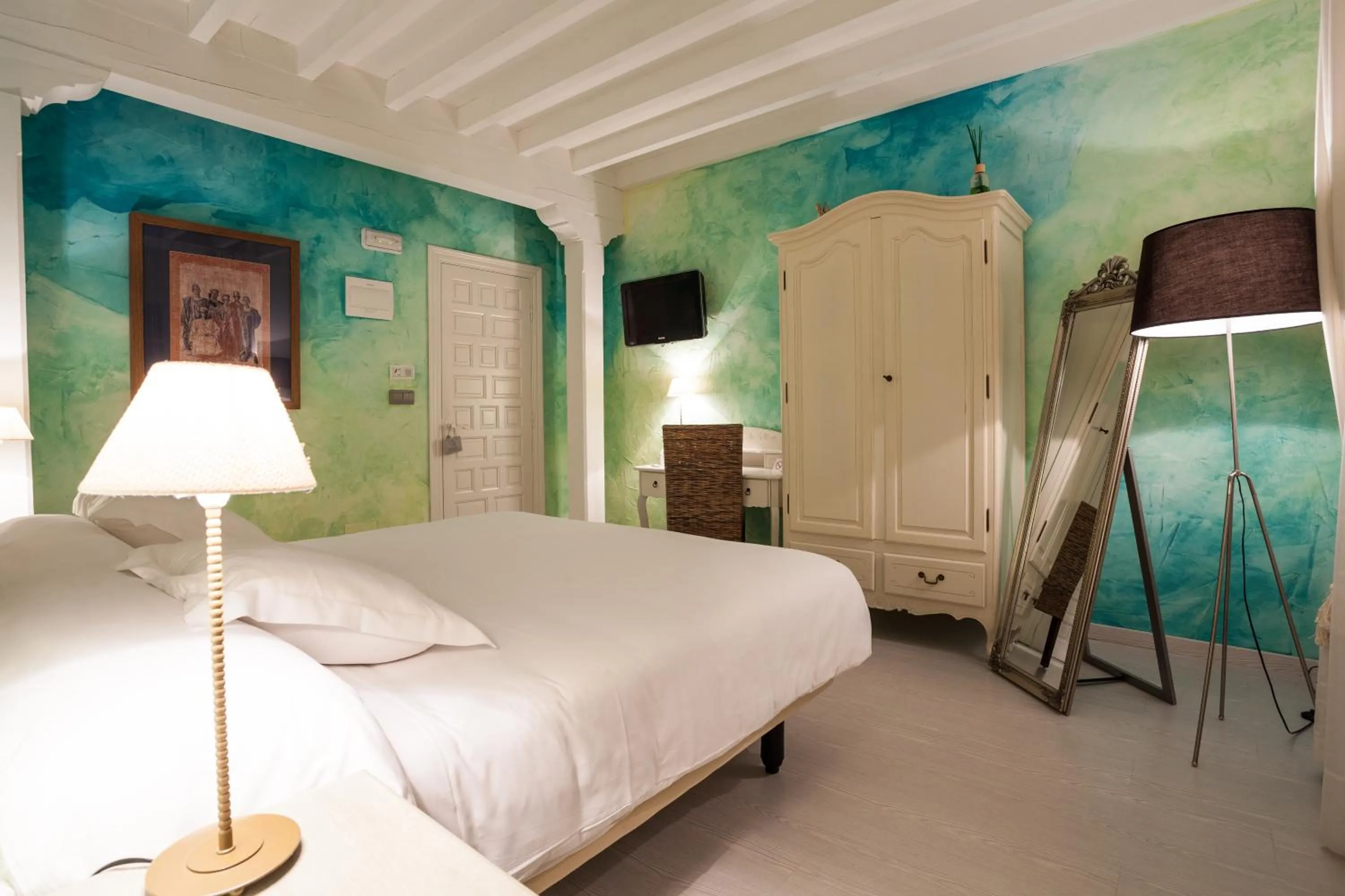 Photo of the whole room, Bed in El Bosque de La Anjana