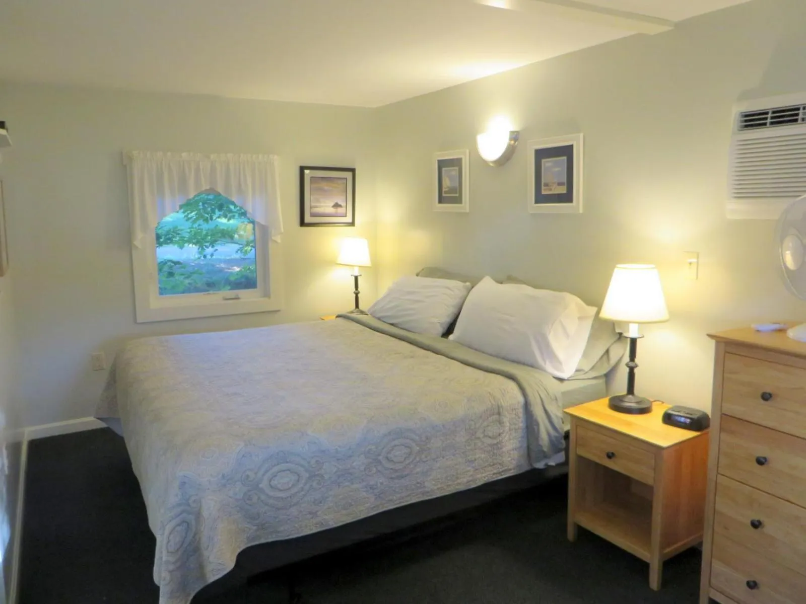 Bed in Elmwood Motor Court