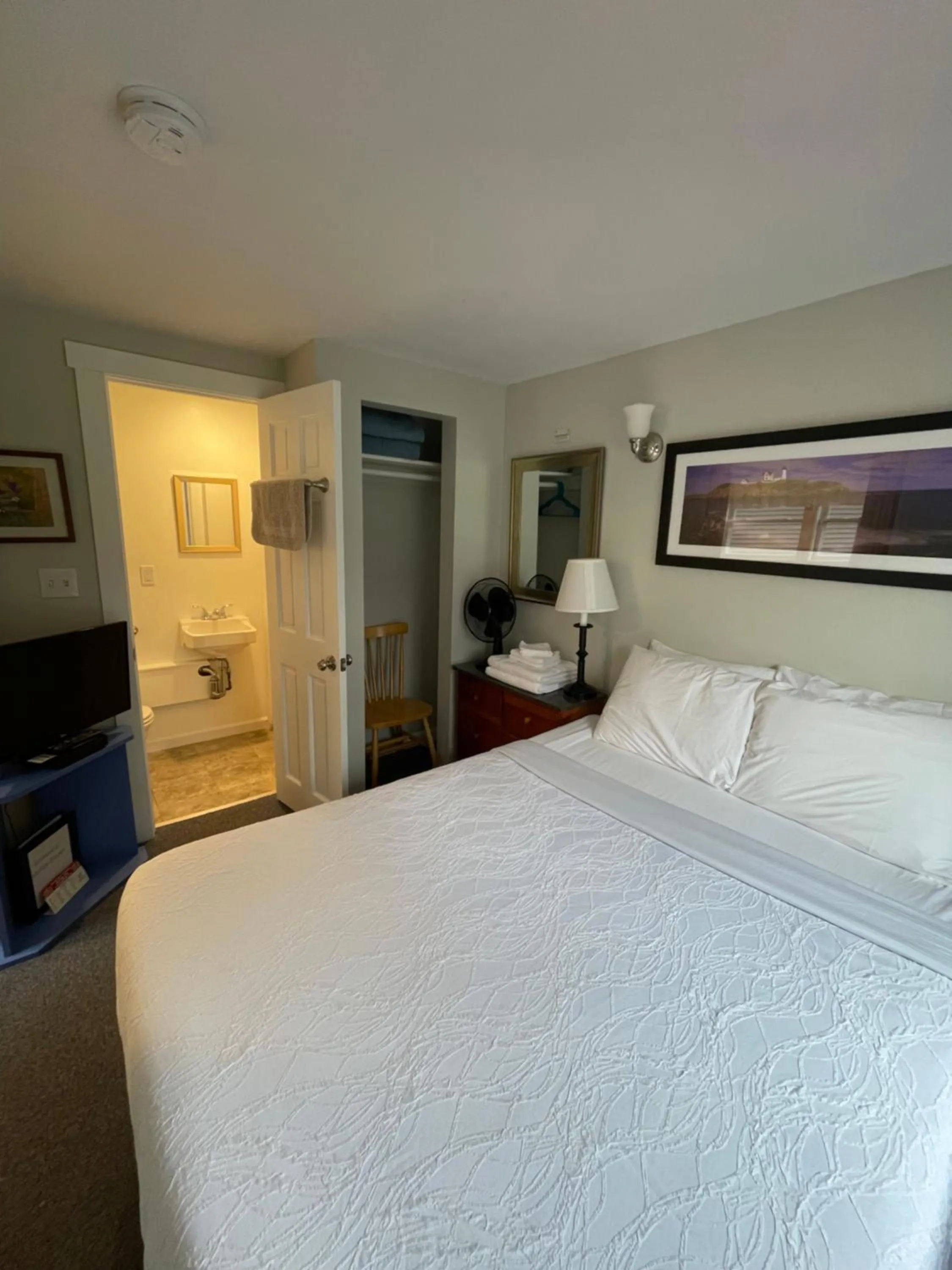 Bed in Elmwood Motor Court