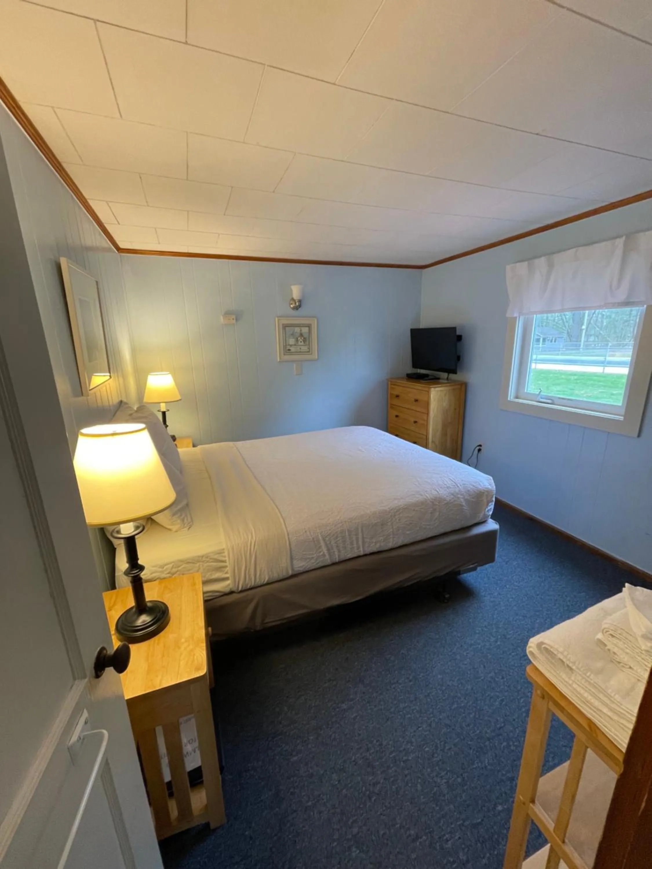 Bed in Elmwood Motor Court