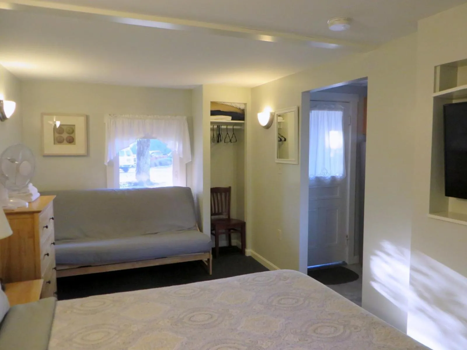 Bed in Elmwood Motor Court