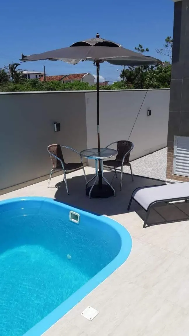 Swimming pool in Beira Mar Village