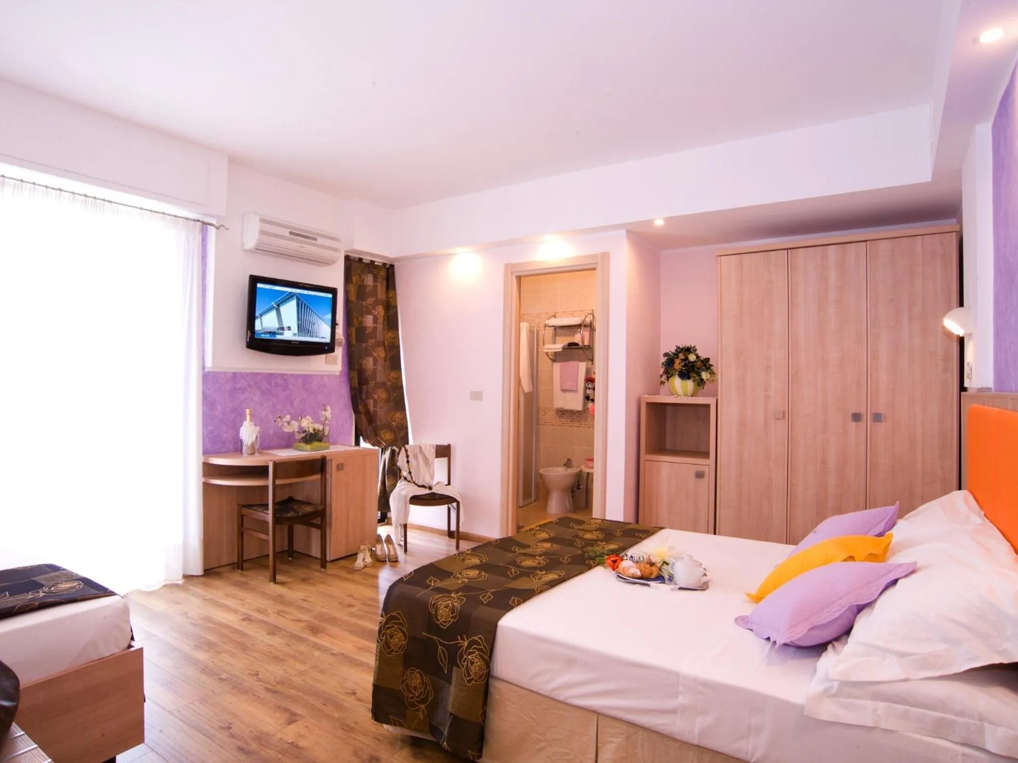 Photo of the whole room, Bed in Hotel Arabel