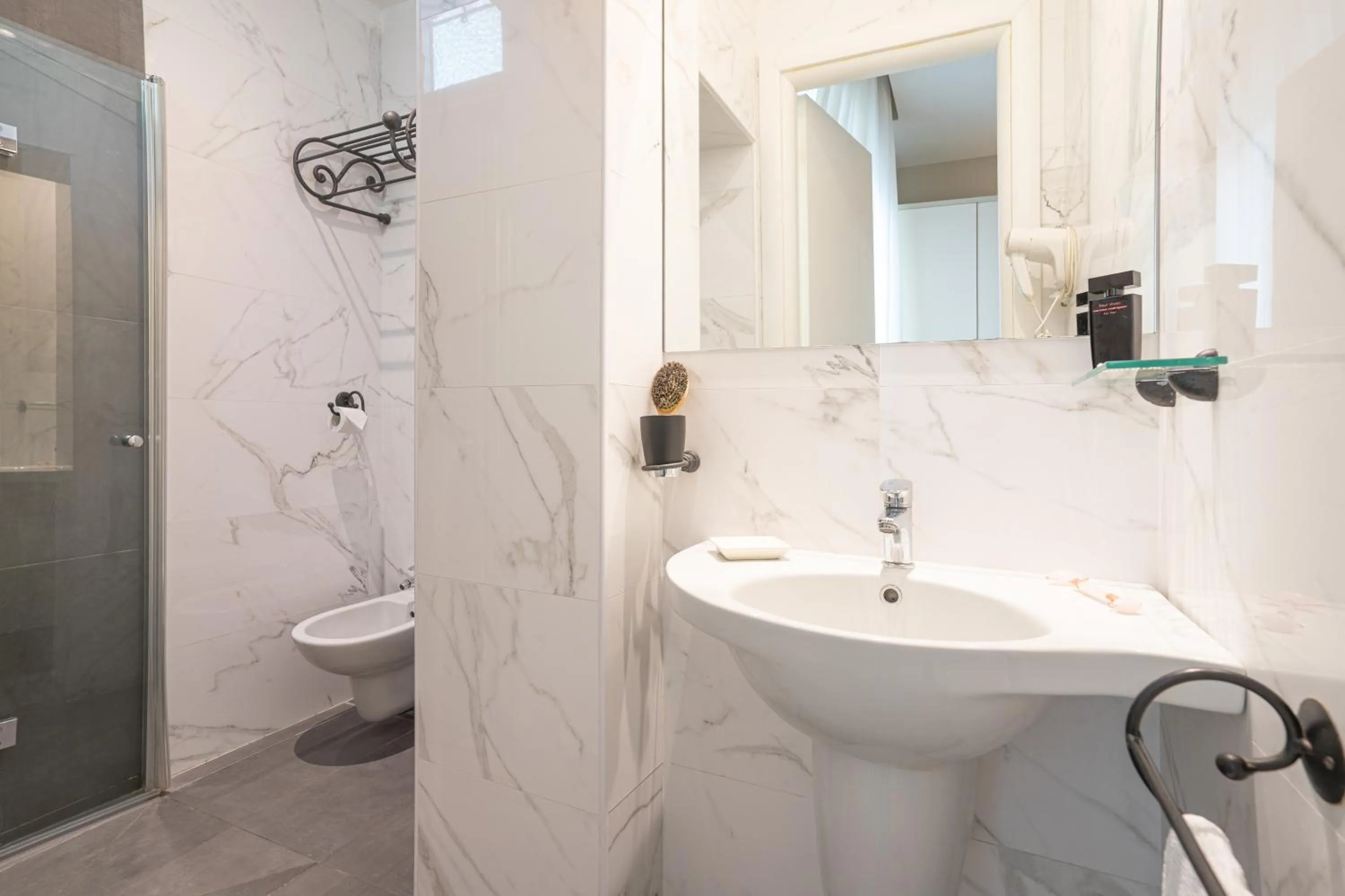 Shower in Hotel Arabel