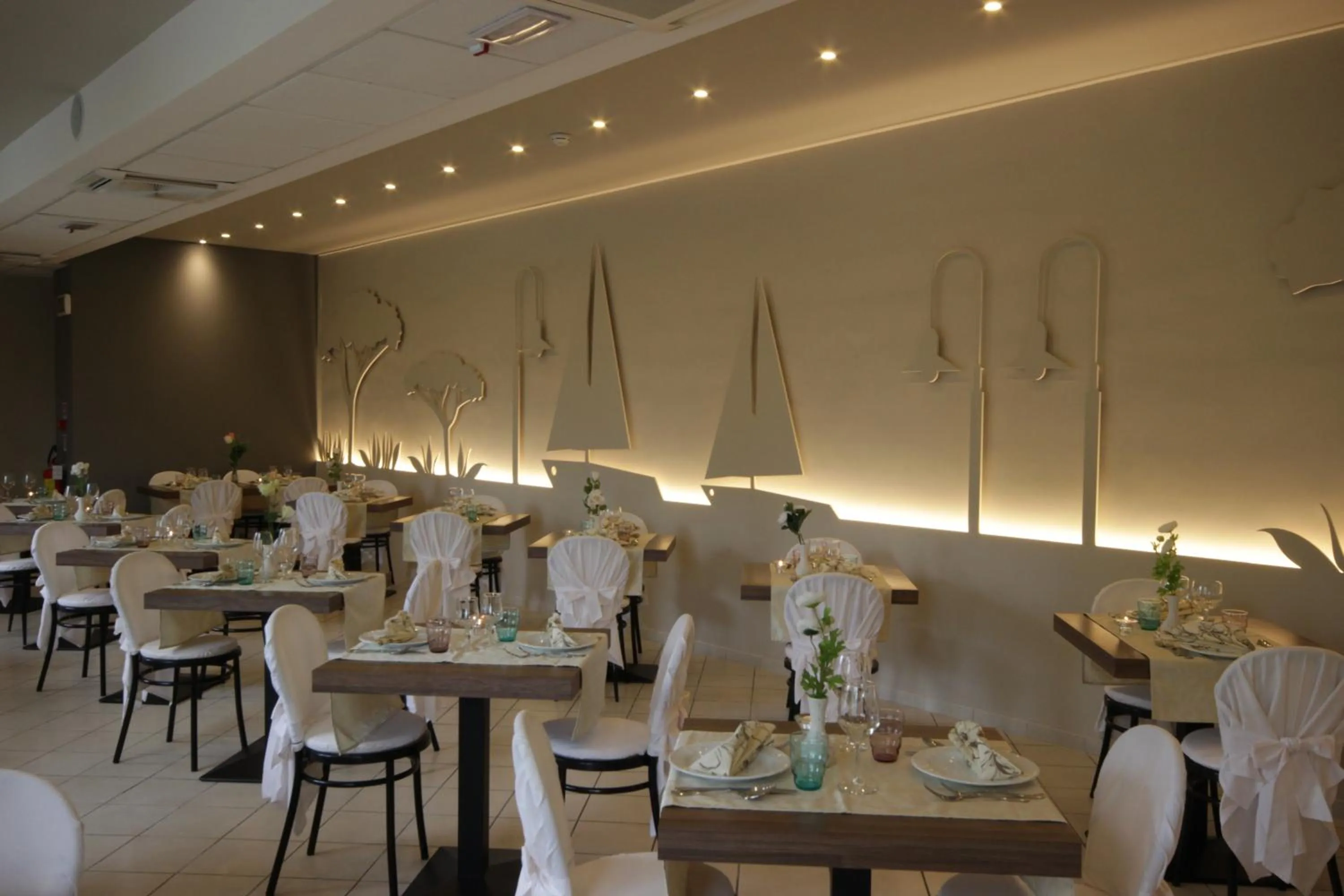 Restaurant/places to eat in Hotel Arabel