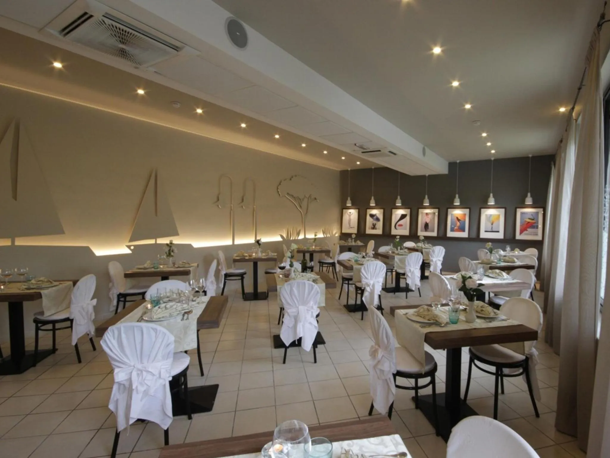 Restaurant/places to eat in Hotel Arabel