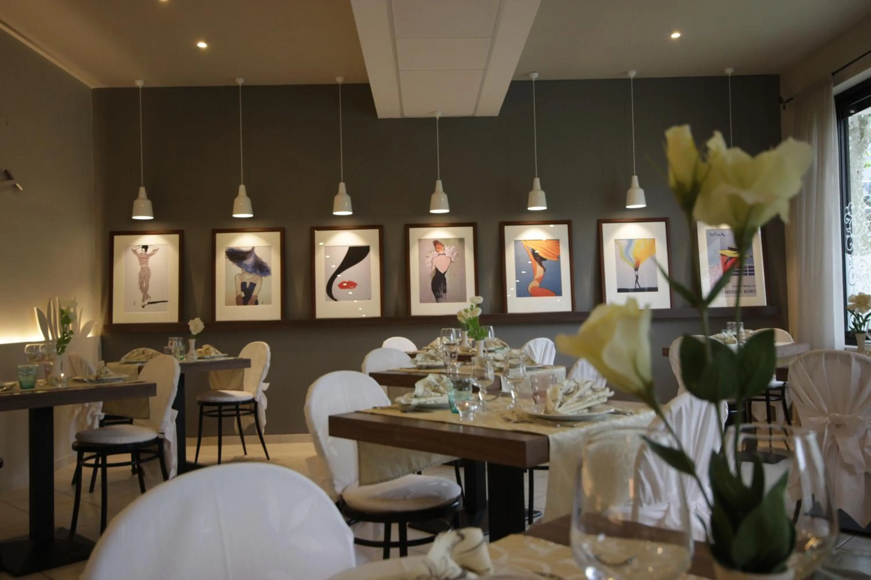 Restaurant/places to eat in Hotel Arabel