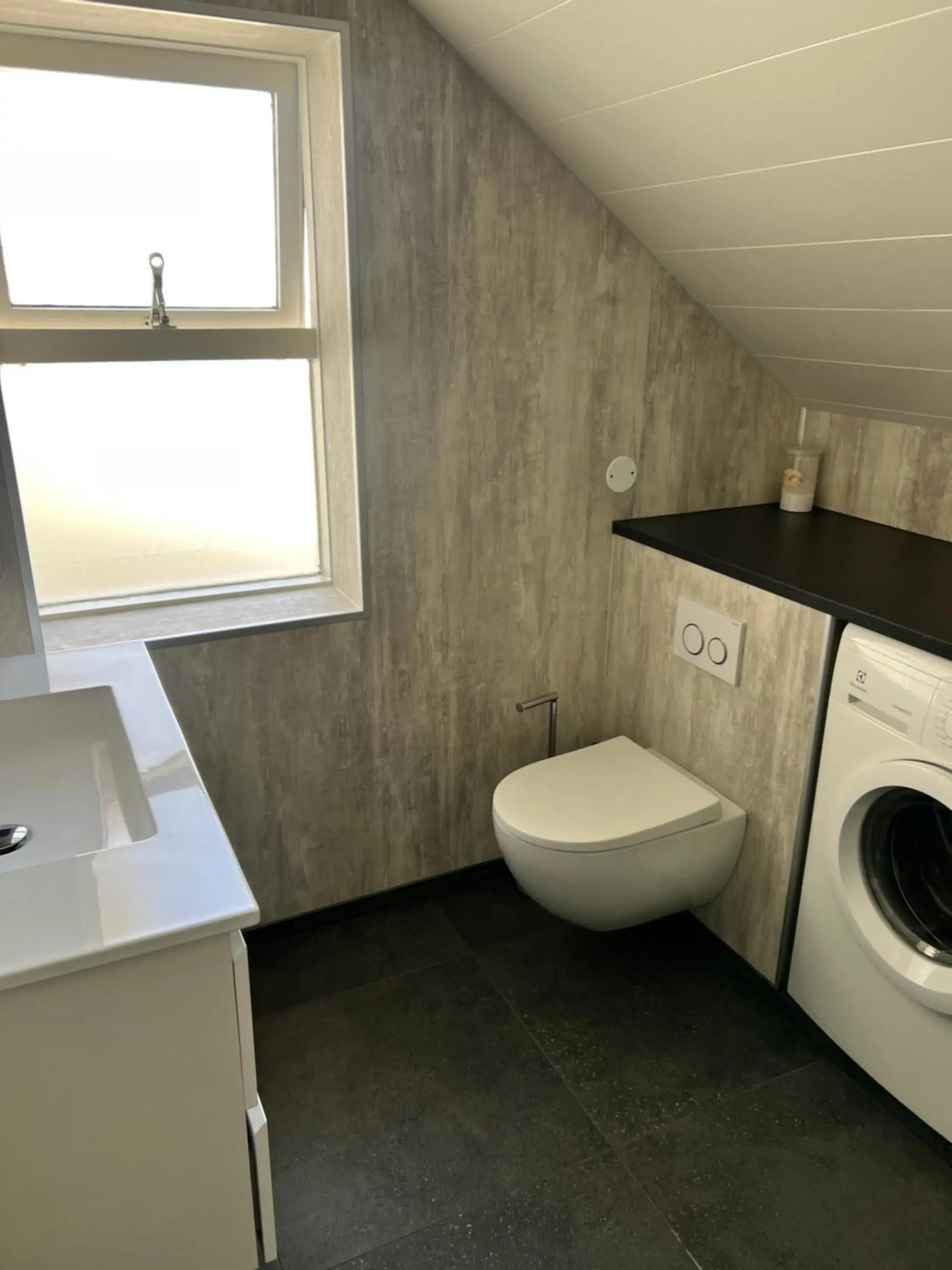 Toilet in Hvammur Apartments by the Harbour Toilet in Hvammur Apartments by the Harbour