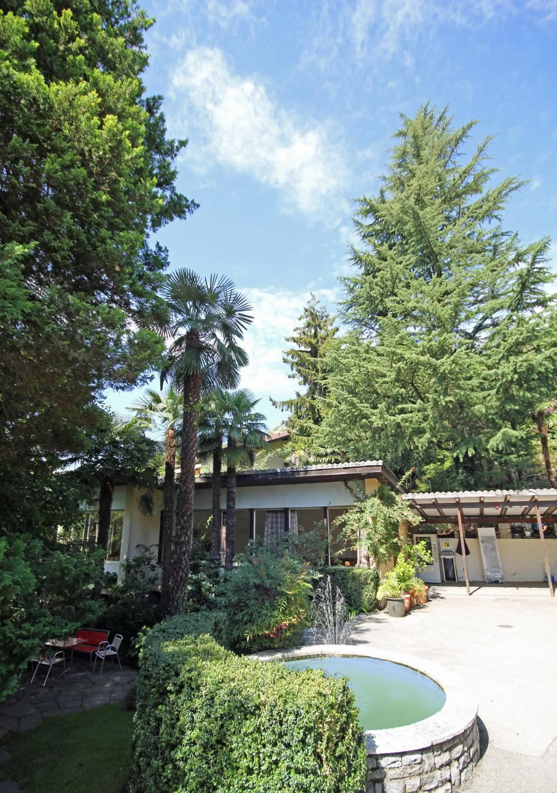 Facade/entrance in Lugano Savosa Youth Hostel
