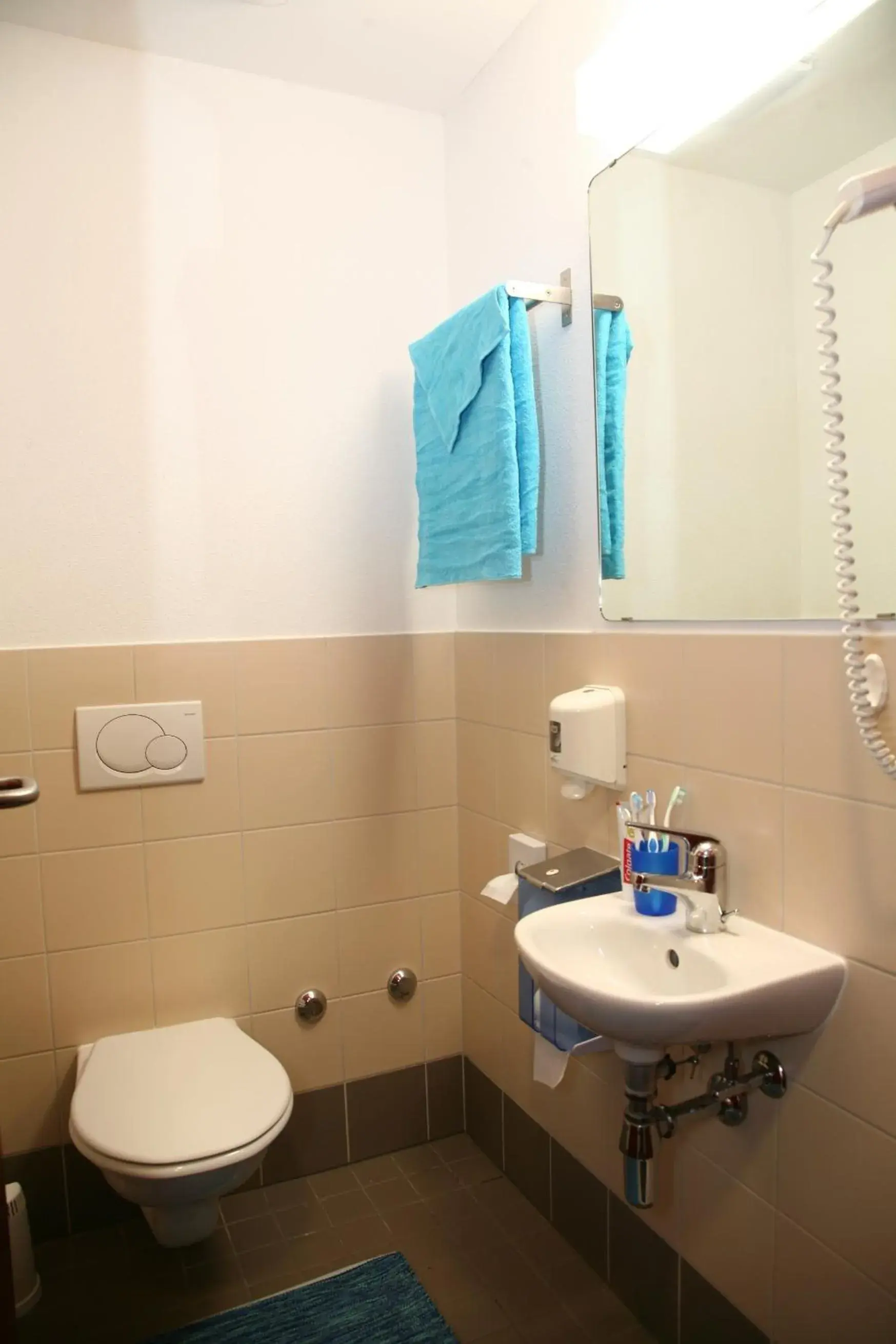 Standard 6 Beds Room with Private Bathroom in Lugano Savosa Youth Hostel Standard 6 Beds Room with Private Bathroom in Lugano Savosa Youth Hostel