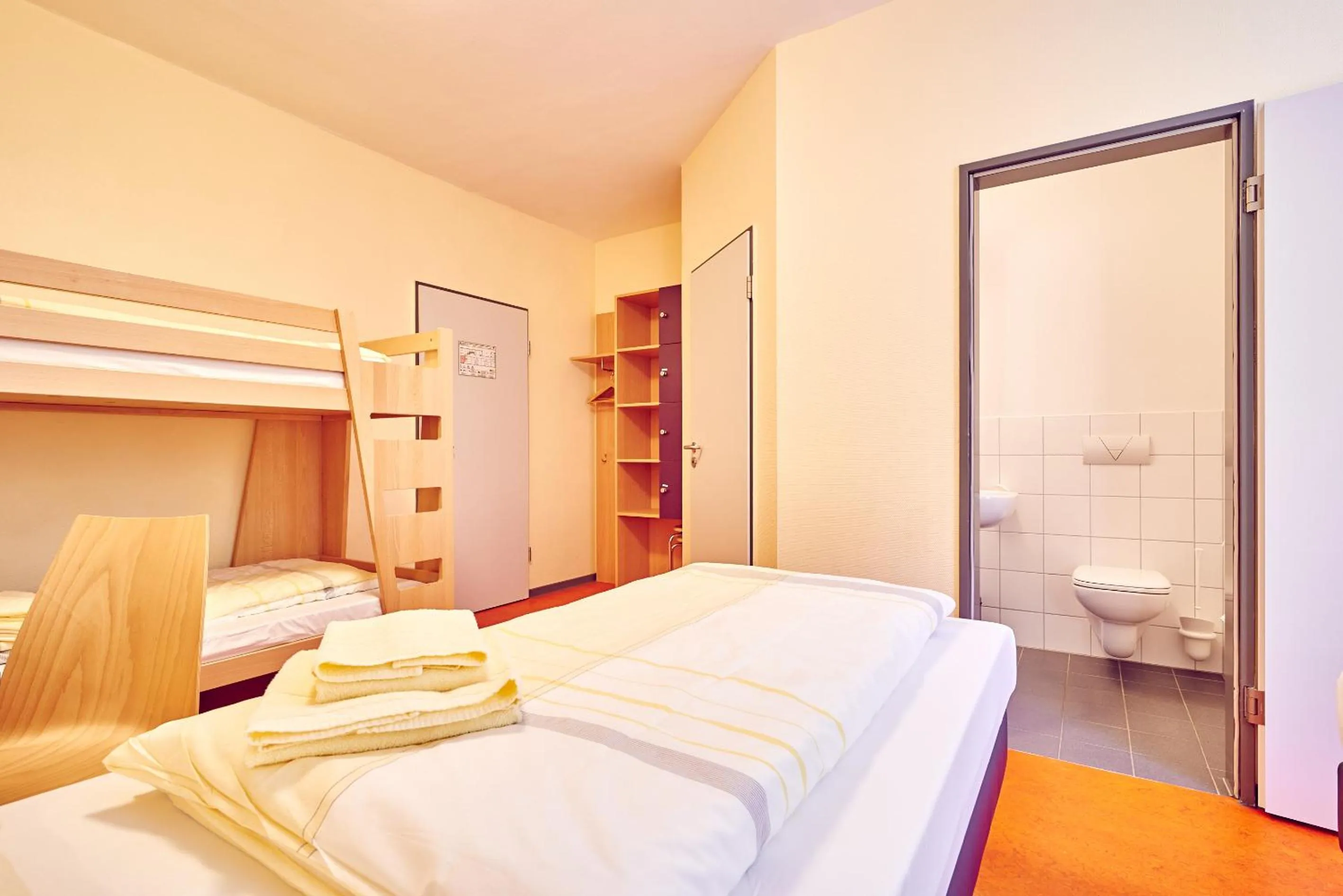 Bathroom, Bed in DJH Jugendherberge Hagen