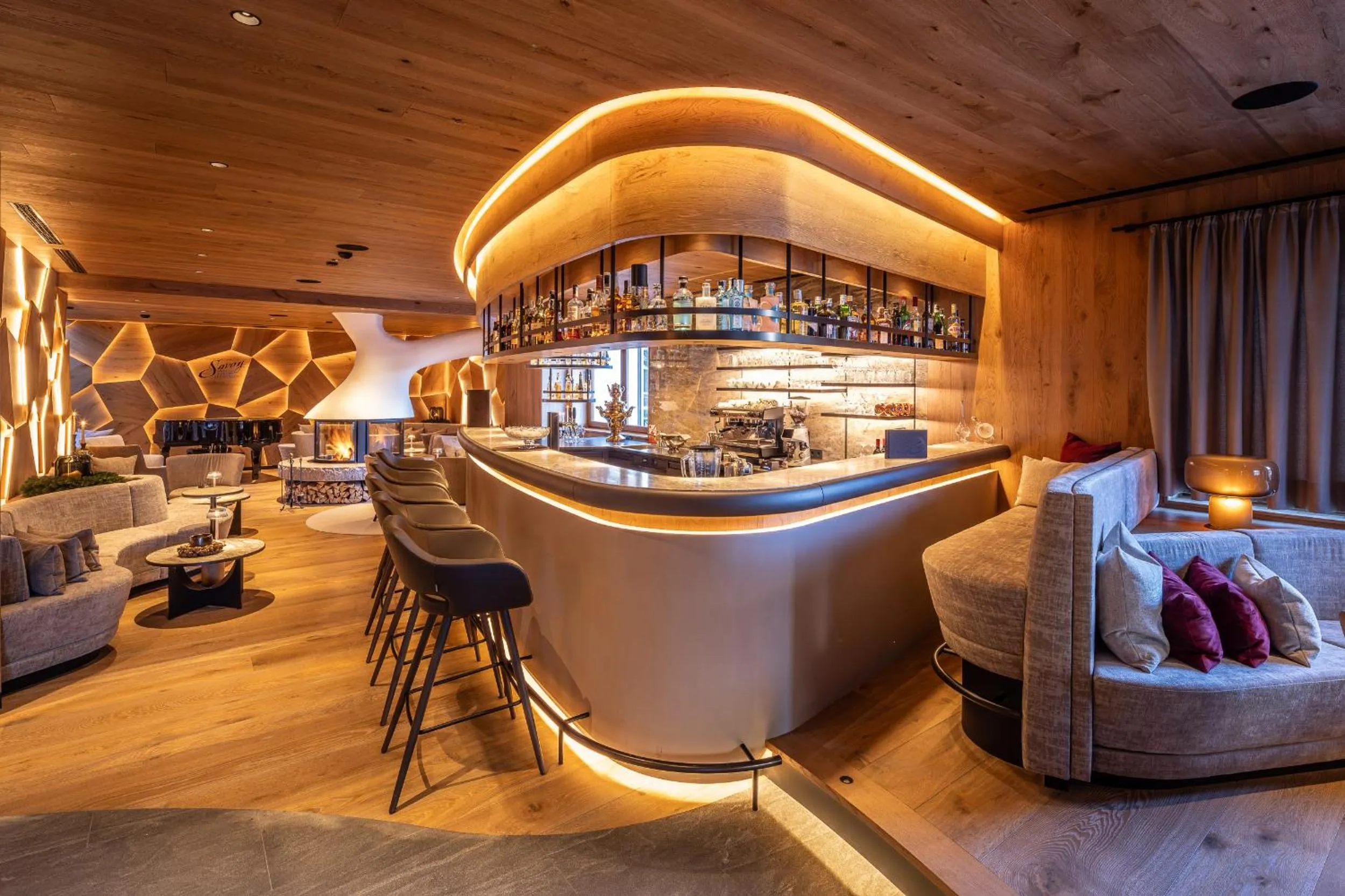 Lounge or bar in Savoy Dolomites Luxury & Spa Hotel