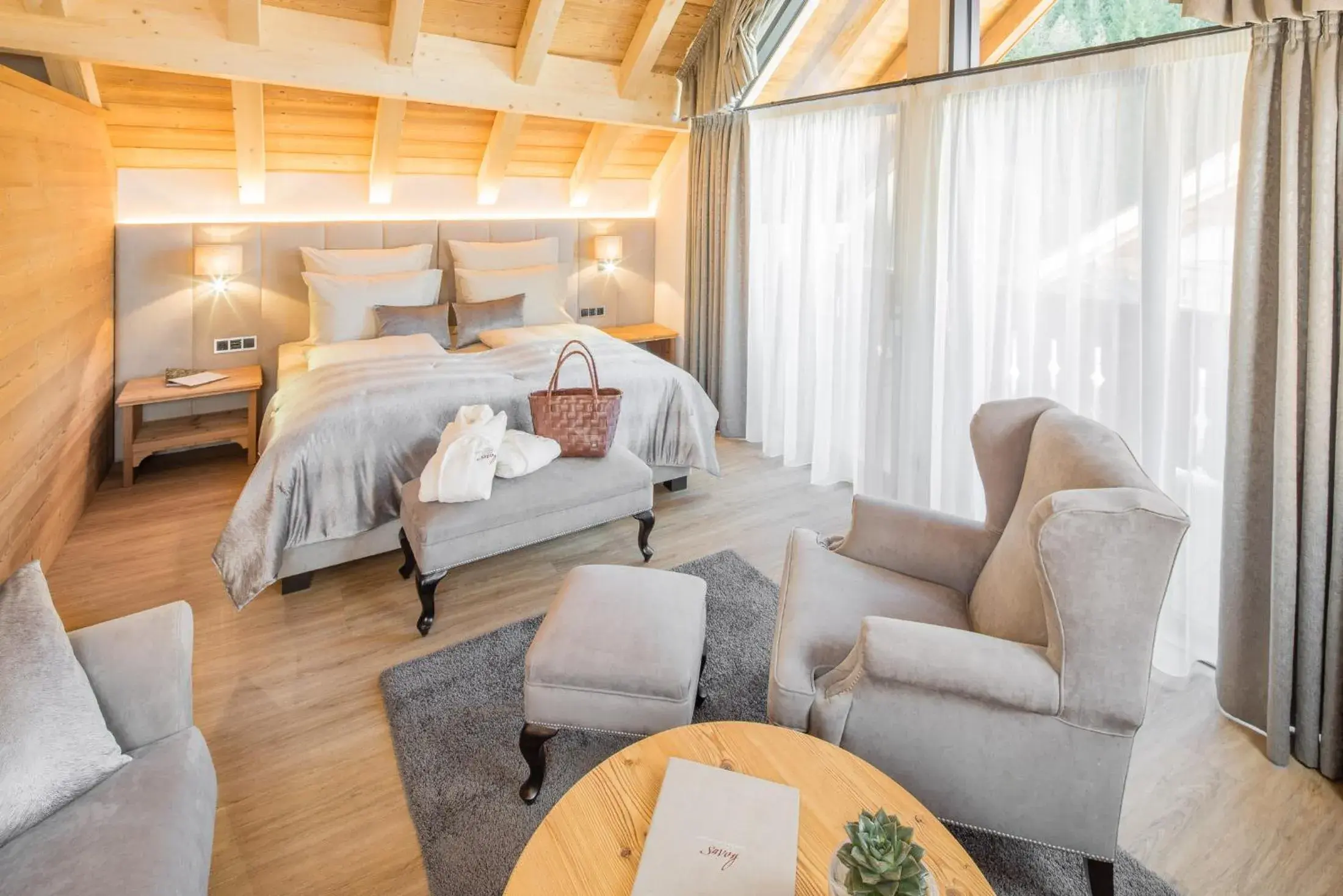 Suite with Hot Tub in Savoy Dolomites Luxury & Spa Hotel Suite with Hot Tub in Savoy Dolomites Luxury & Spa Hotel