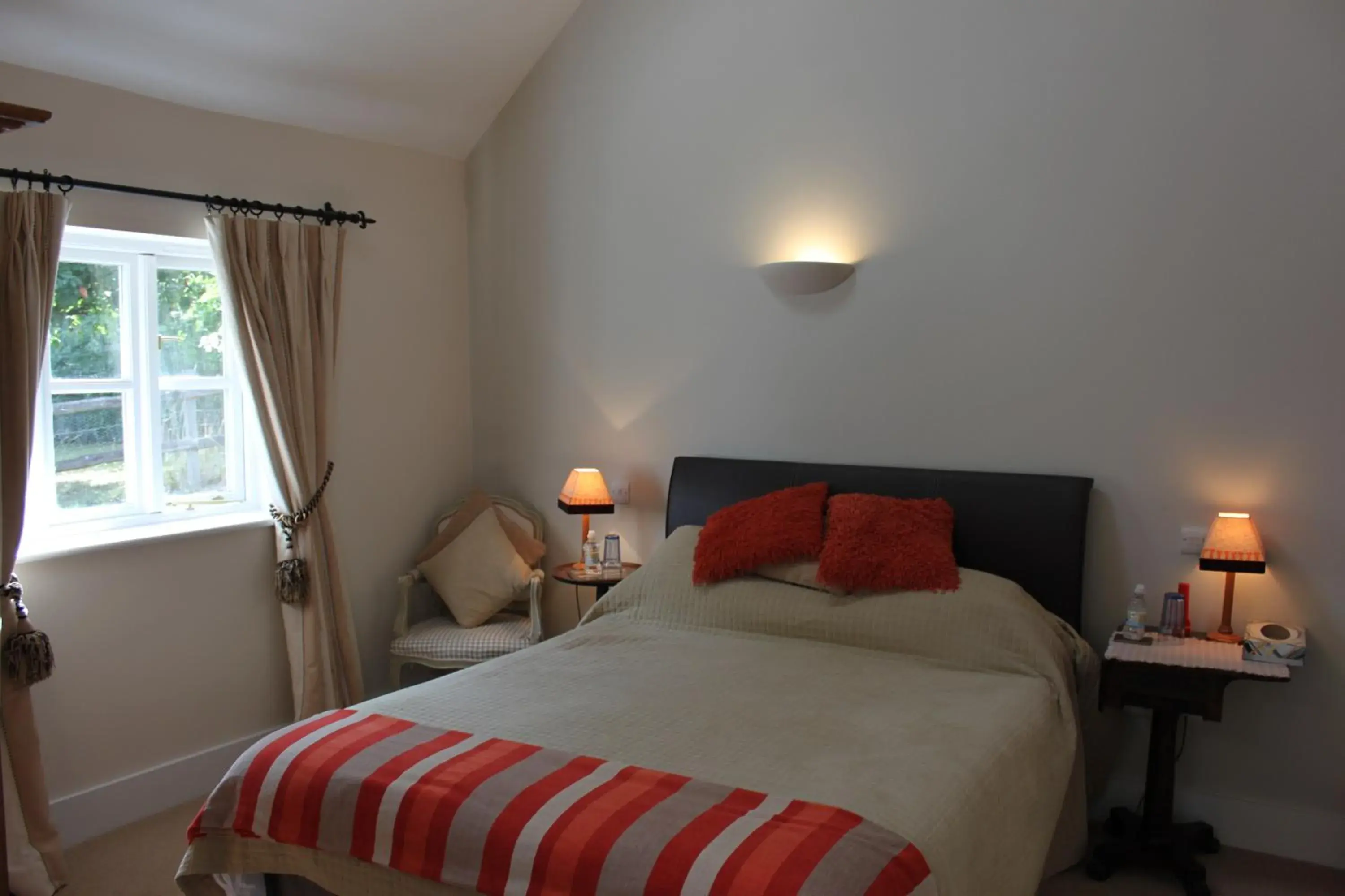 Deluxe Double Room with Bath - single occupancy in High Street Farm Barn Deluxe Double Room with Bath - single occupancy in High Street Farm Barn