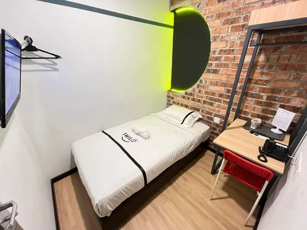 Standard Single Room in Smile Hotel Wangsa Maju Standard Single Room in Smile Hotel Wangsa Maju