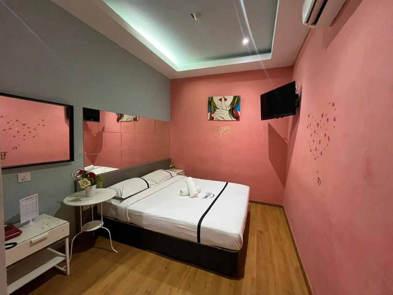 Bedroom, Bed in Smile Hotel Wangsa Maju