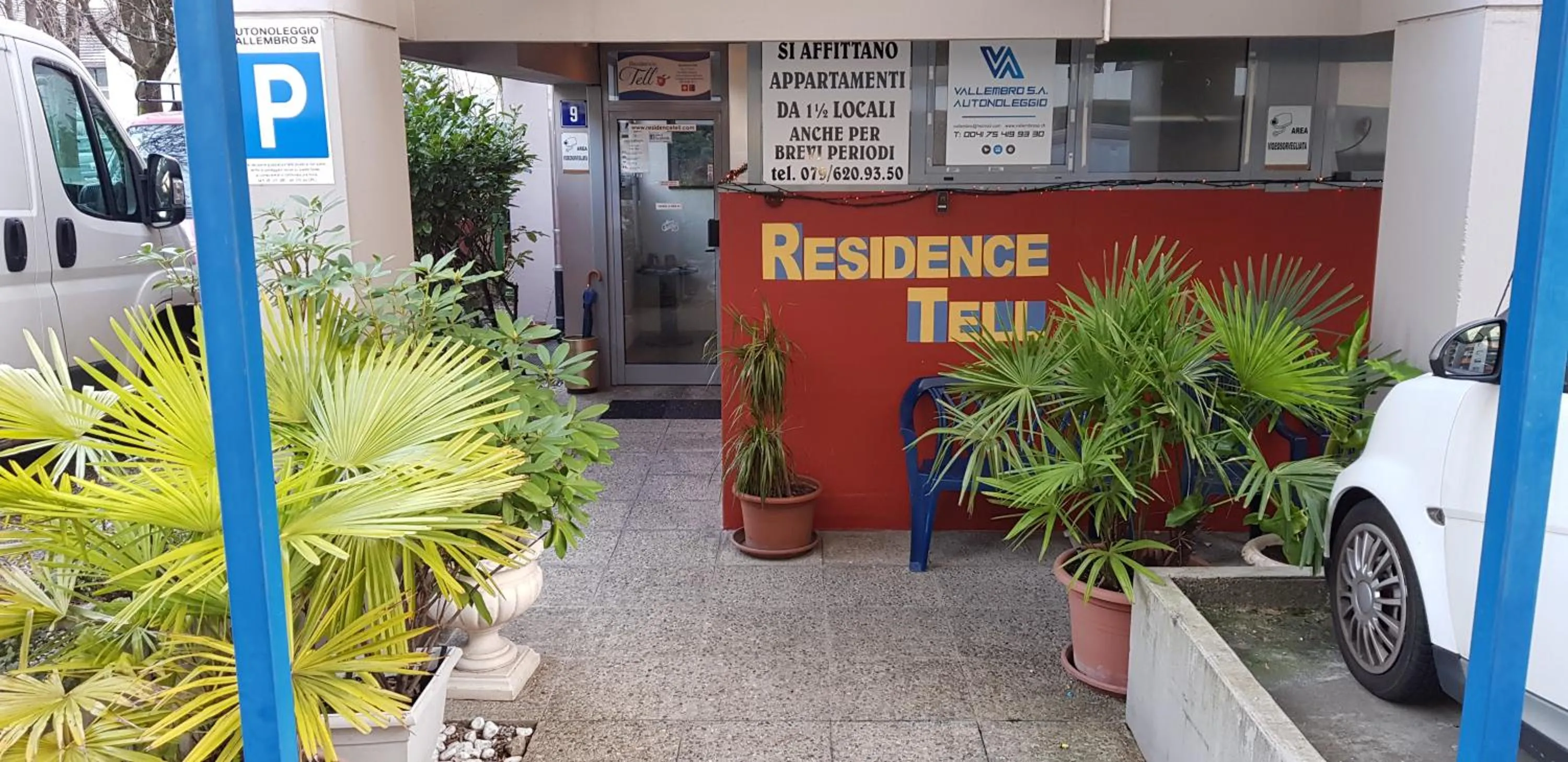 Facade/entrance in Residence Tell