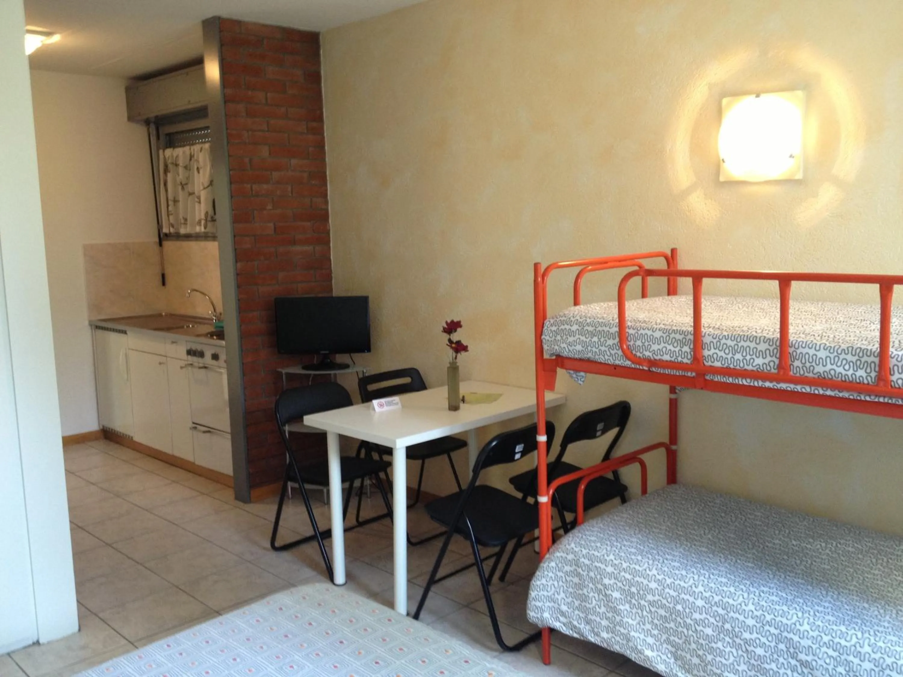 Kitchen or kitchenette, Bed in Residence Tell