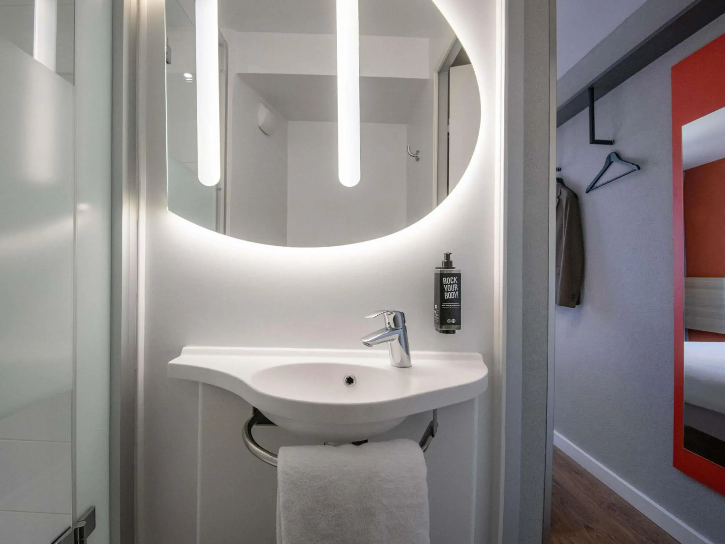 Bedroom in ibis budget Nice Aeroport Bedroom in ibis budget Nice Aeroport