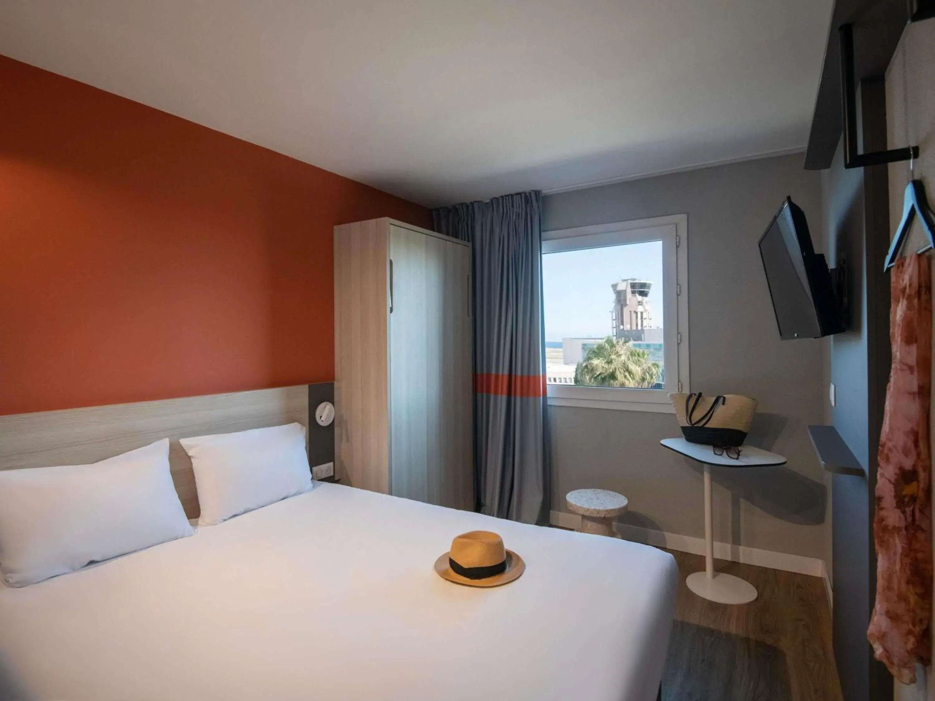 Property building, Bed in ibis budget Nice Aeroport Property building, Bed in ibis budget Nice Aeroport