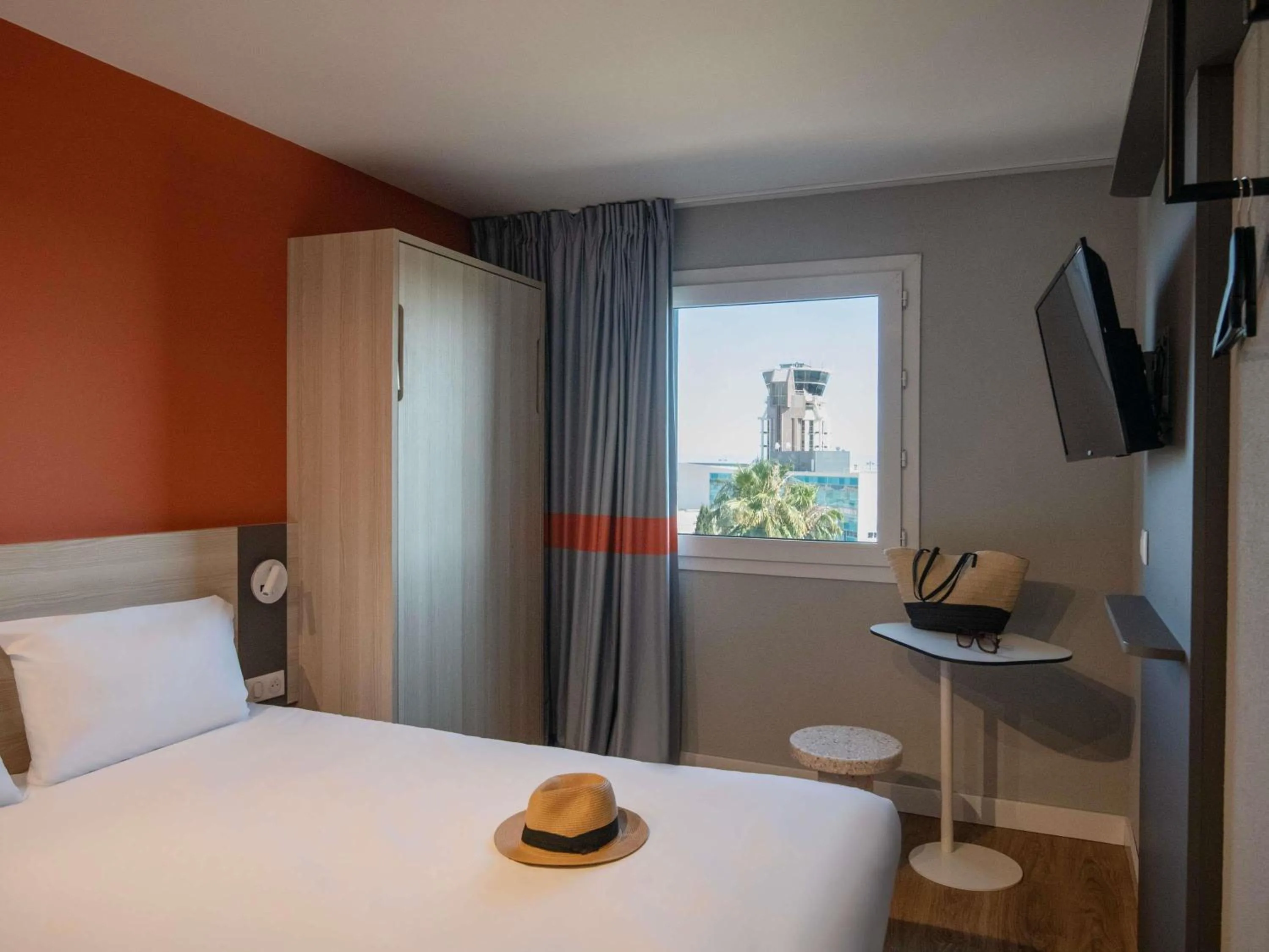 Bedroom, Bed in ibis budget Nice Aeroport