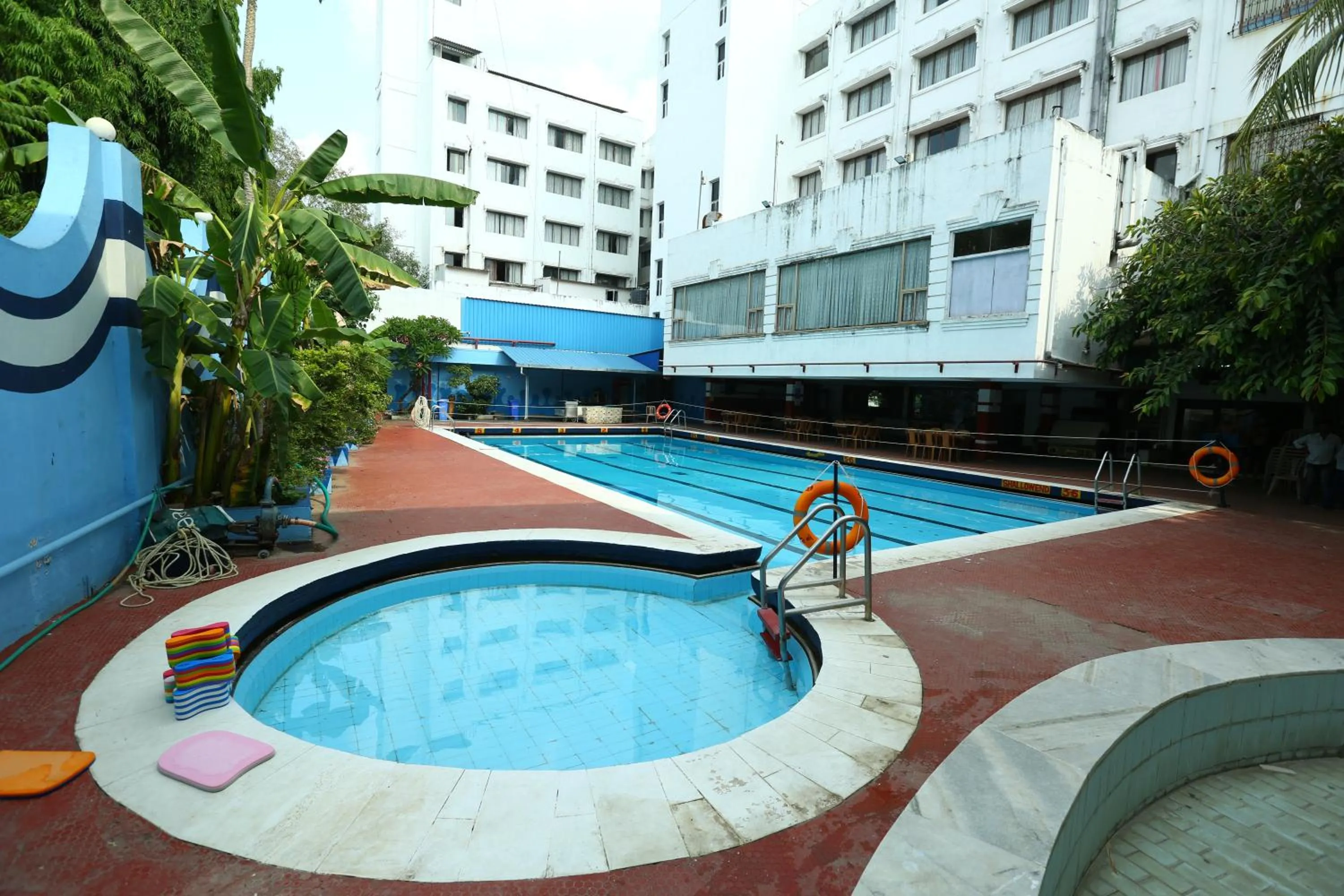 Swimming pool in Breeze Residency