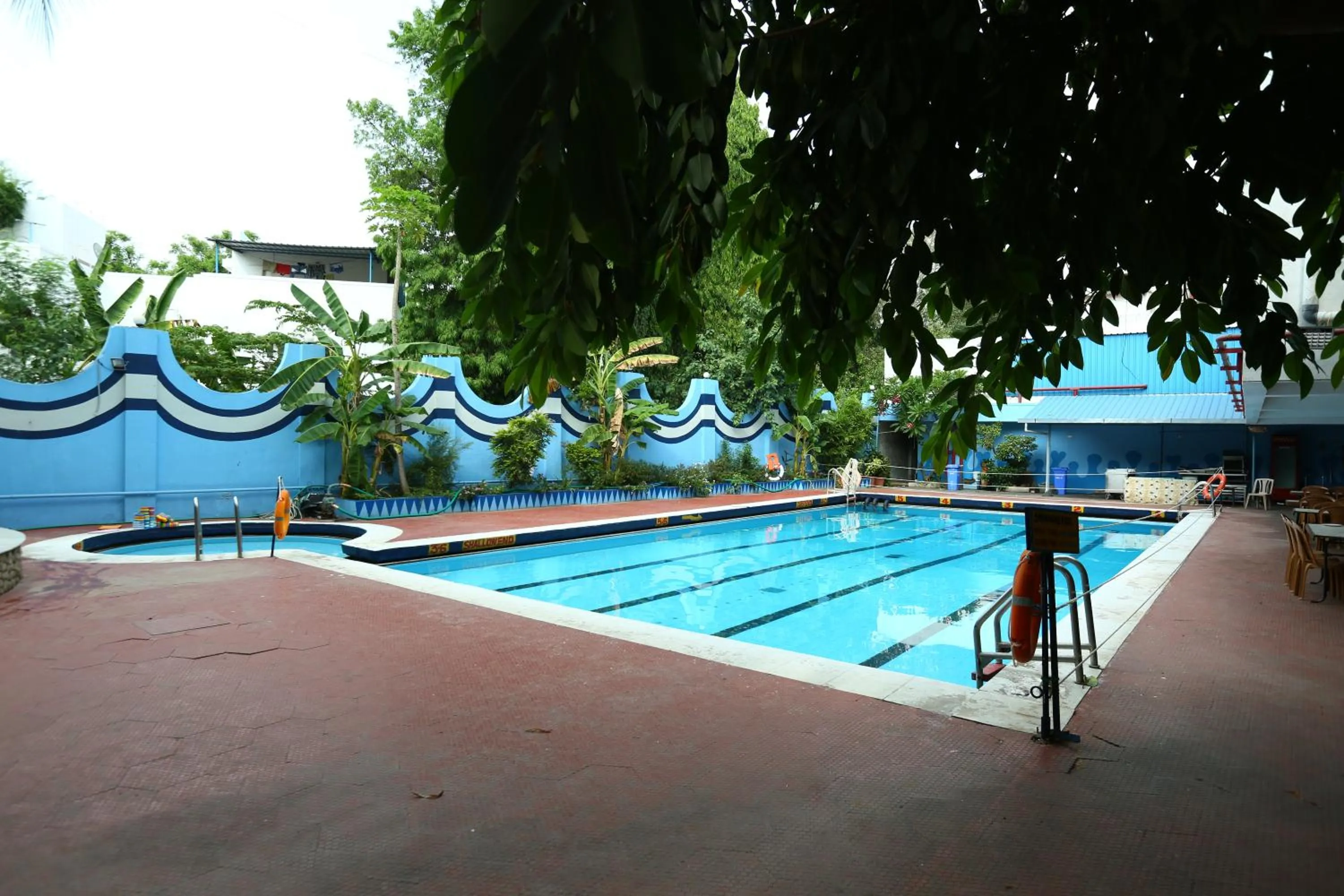Swimming pool in Breeze Residency