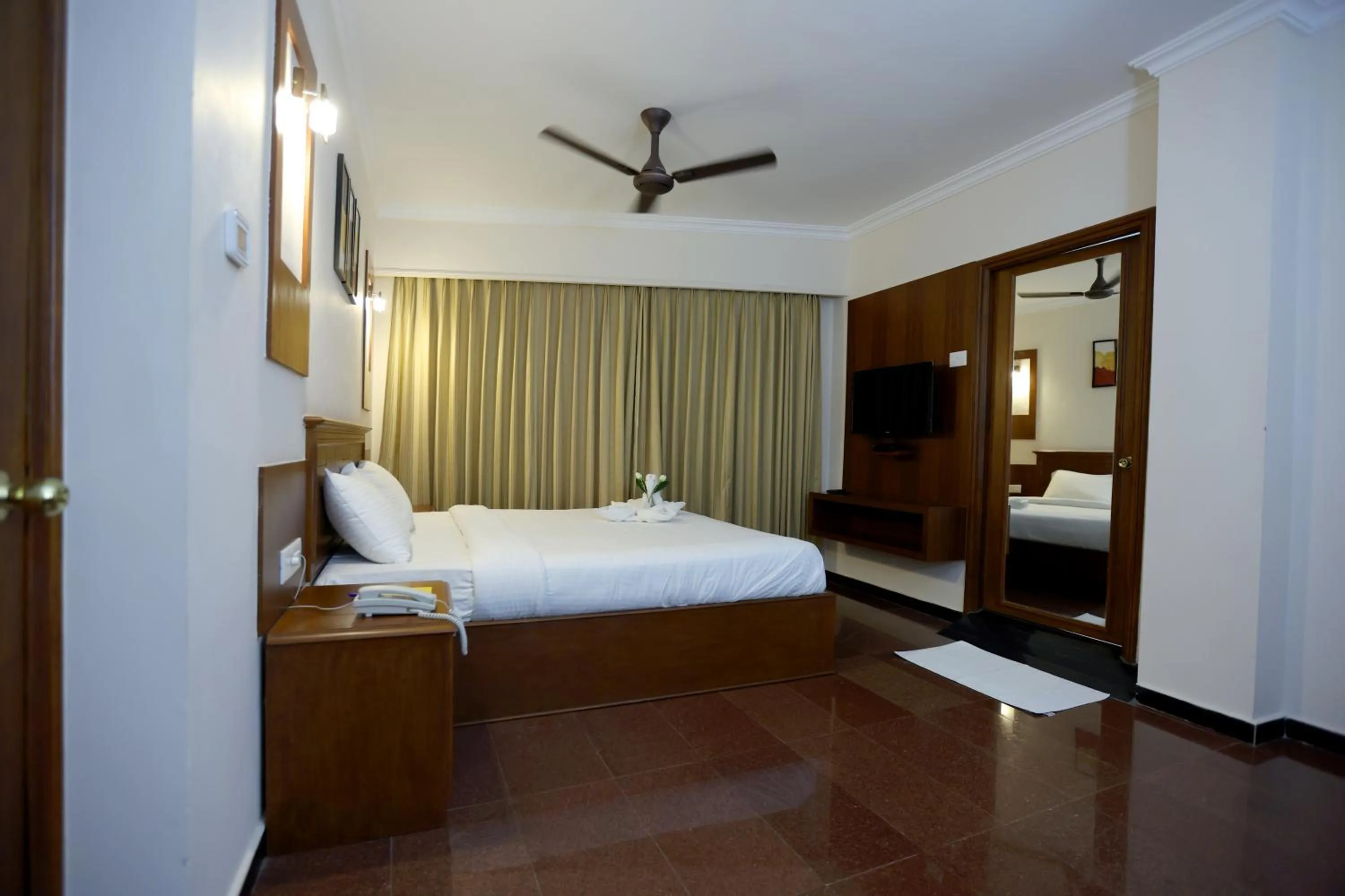 Photo of the whole room, Bed in Breeze Residency