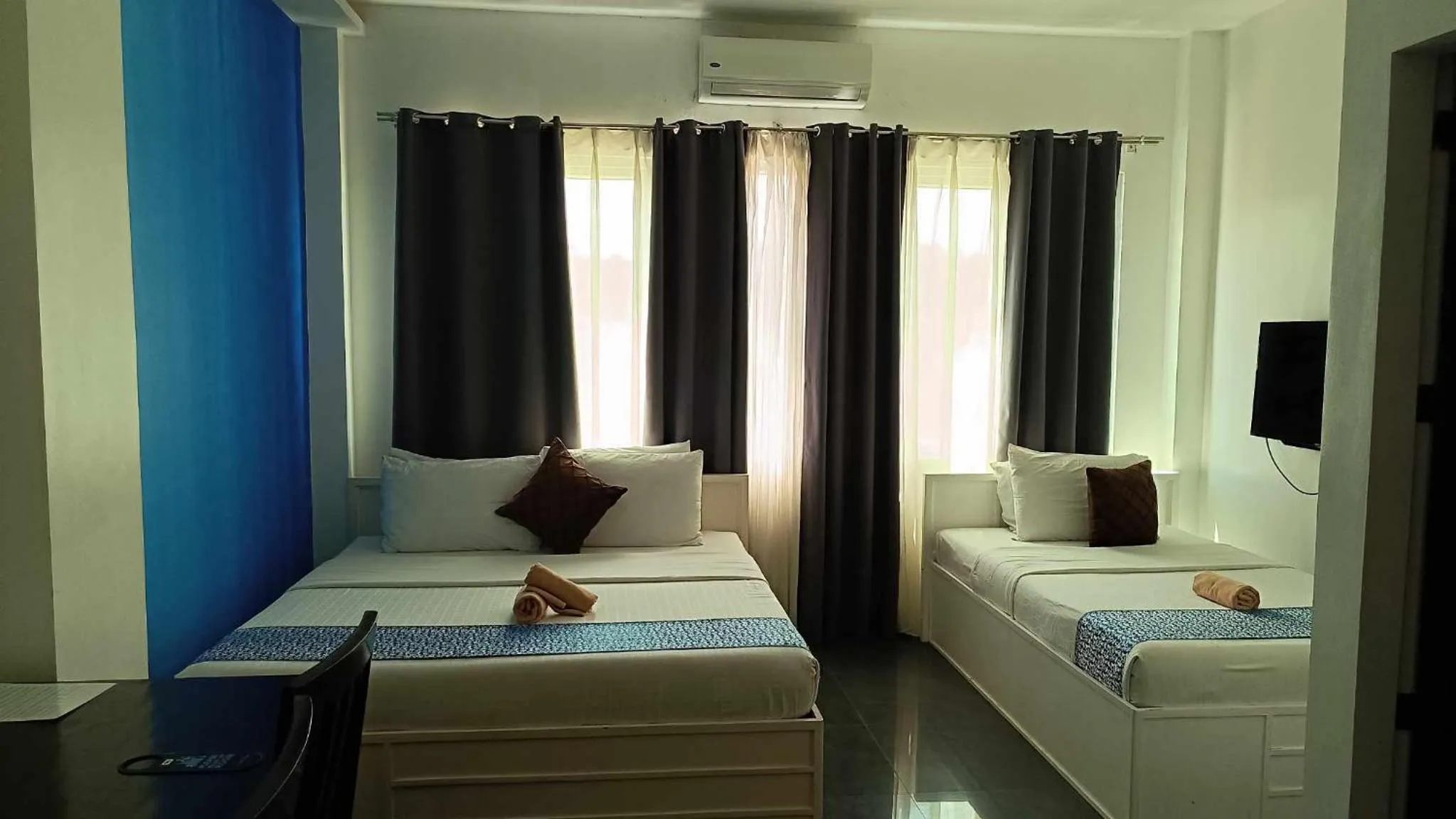 Bed in The ApplePeach House